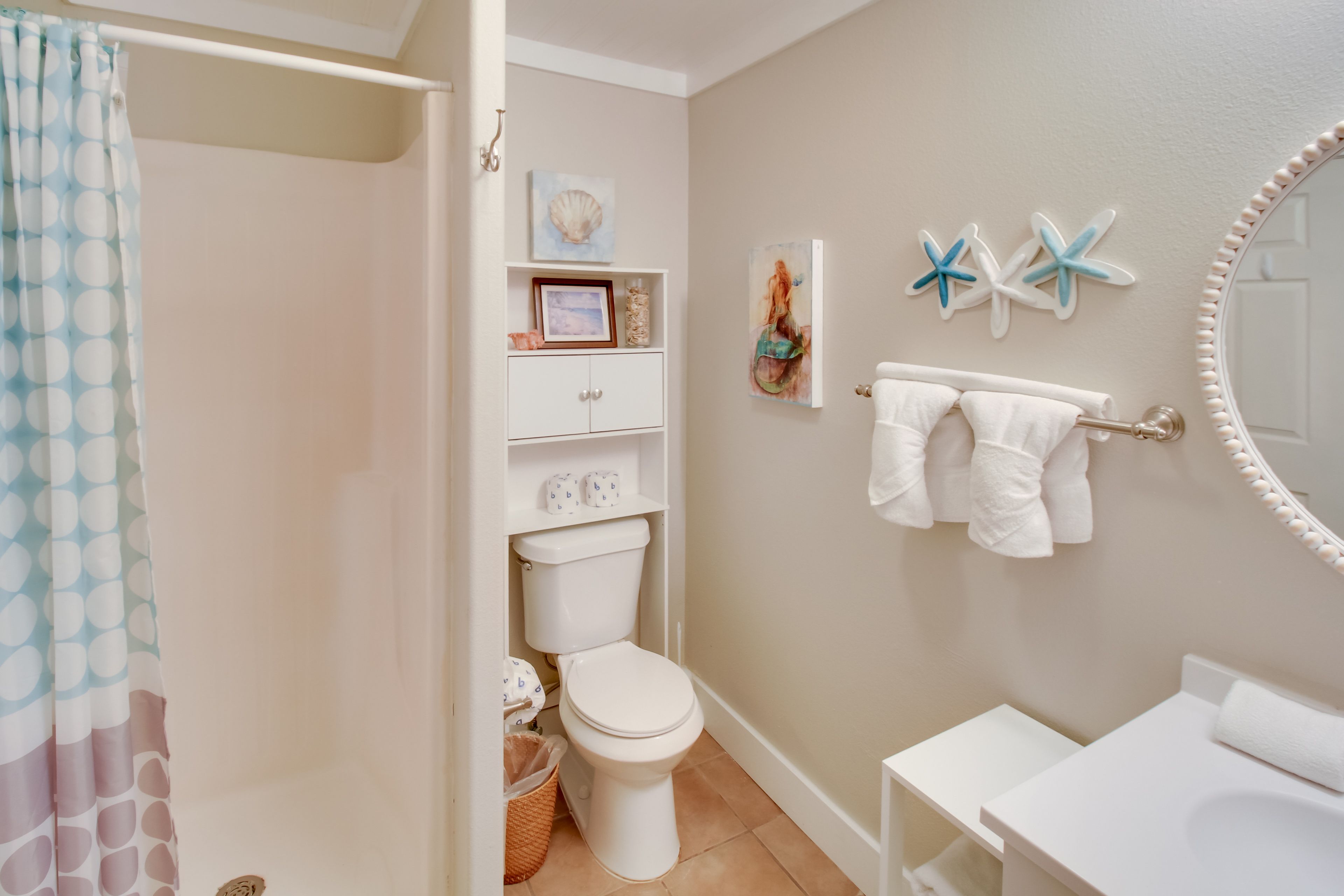 Full Bath | Washer & Dryer