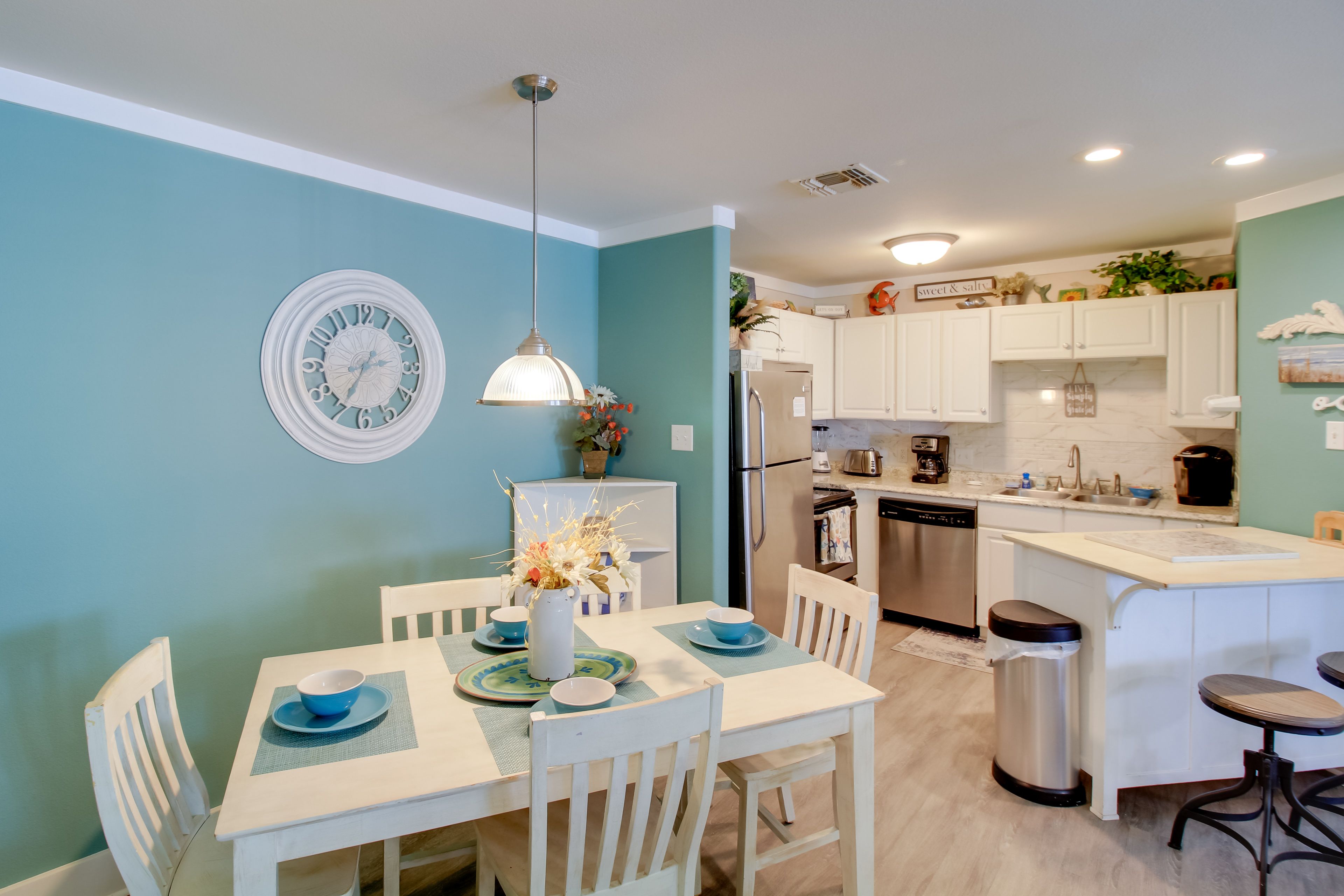 Kitchen | Dining Area | Coffee Maker | Cooking Basics