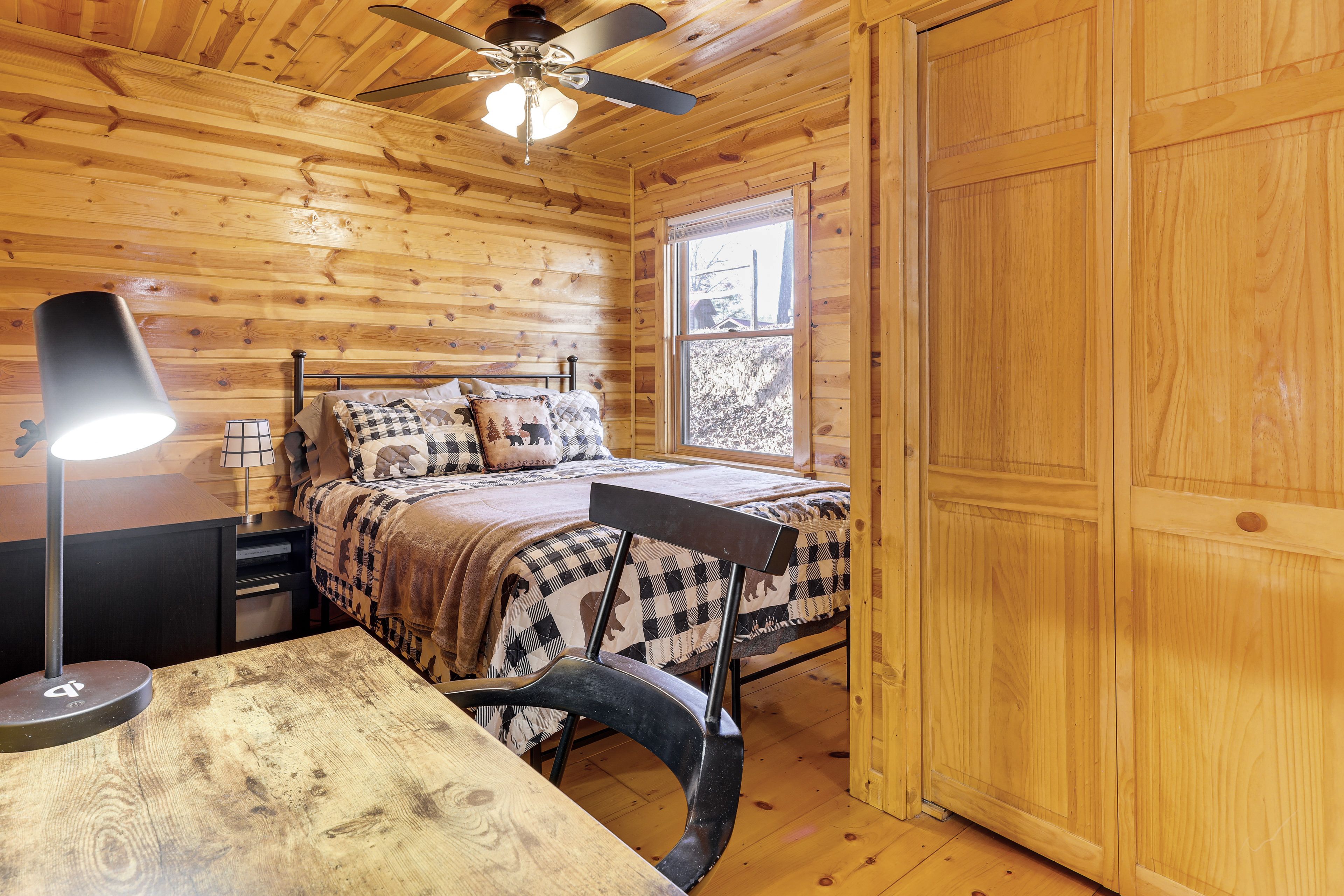 Bedroom 2 | Queen Bed | Laptop-Friendly Workspace