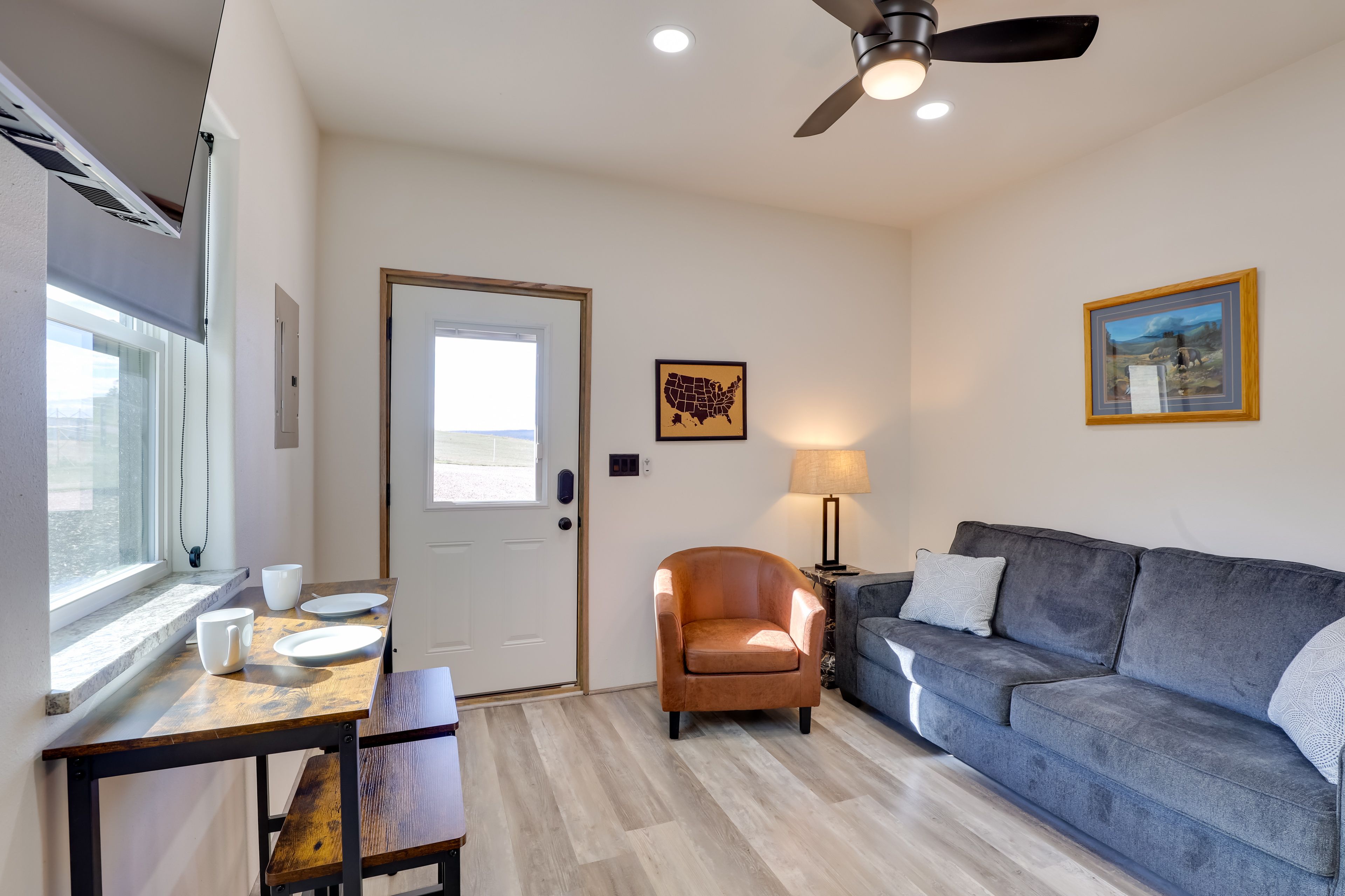 Dining Area | Dishware/Flatware Provided