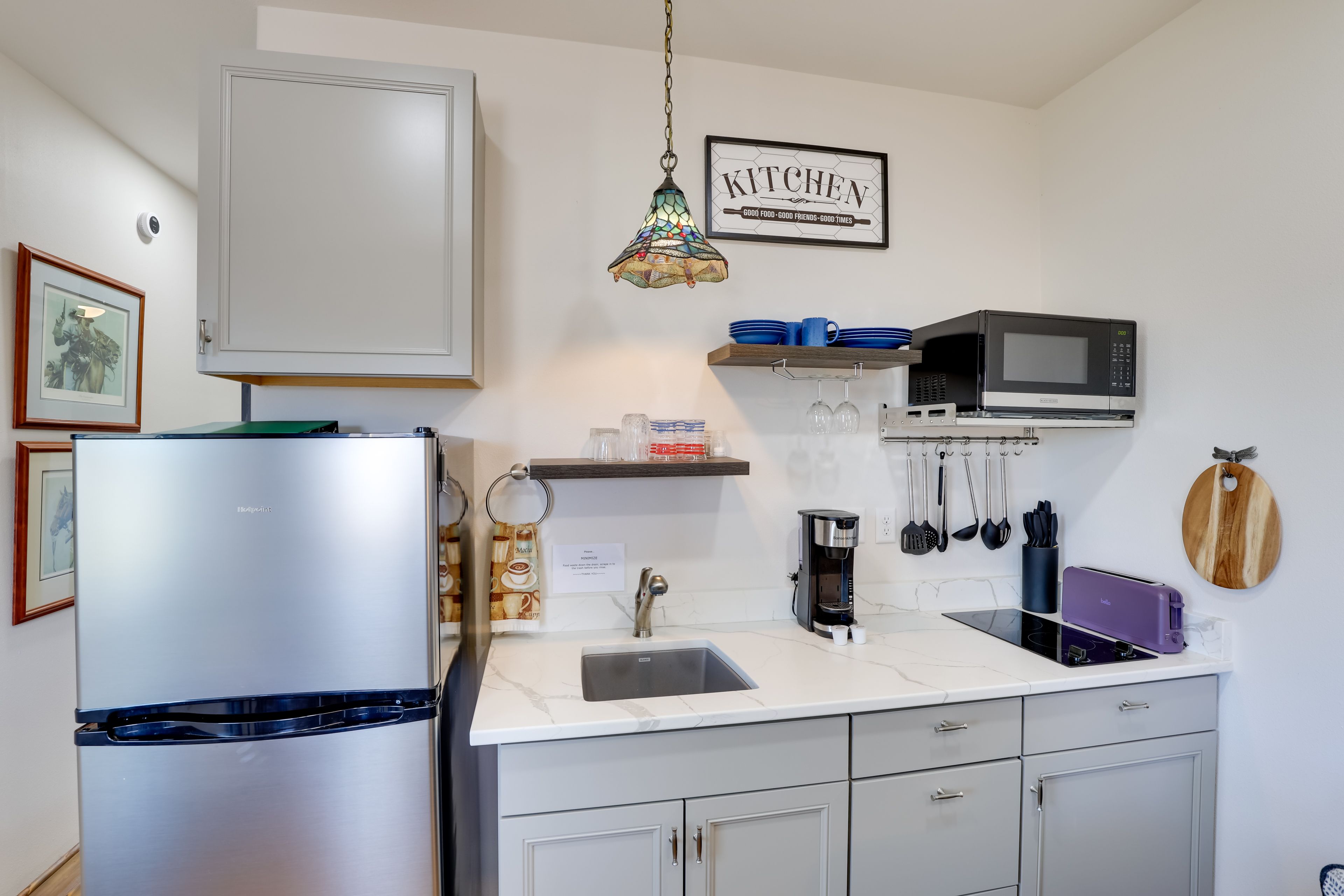 Kitchenette | Hot Plate | Microwave