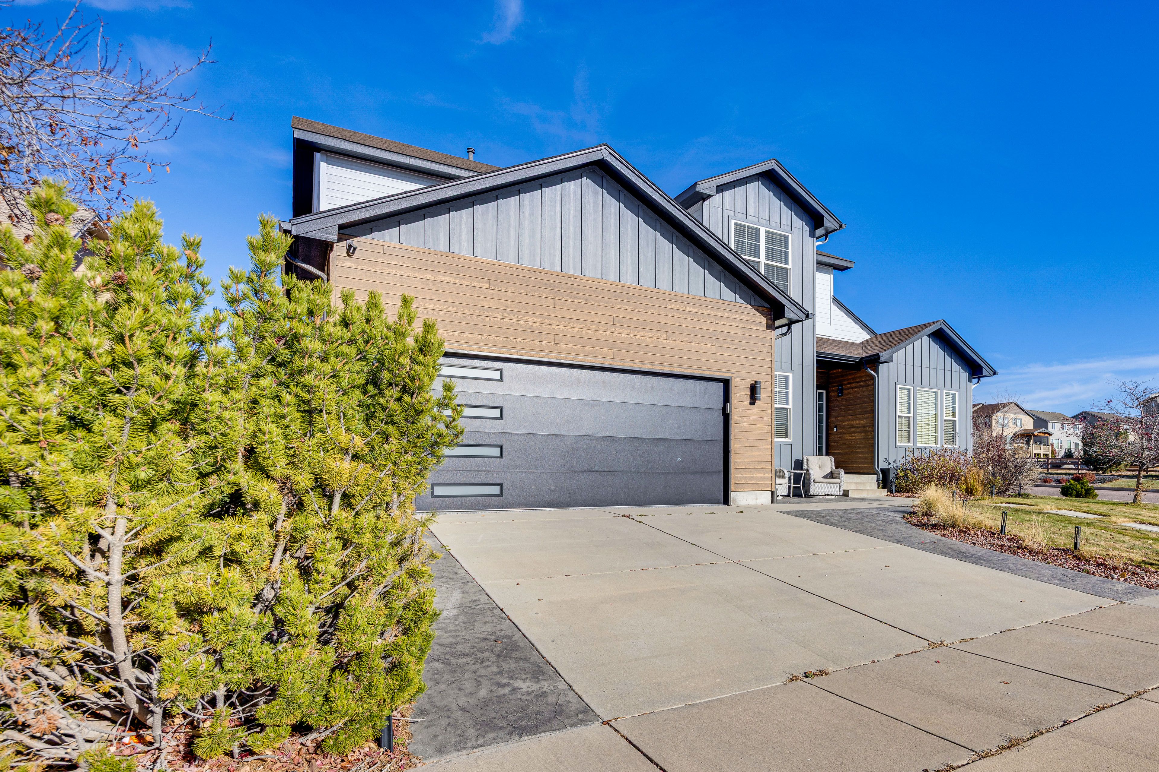 Parking | Garage (2 Vehicles) | Driveway (2 Vehicles) | Free Street Parking