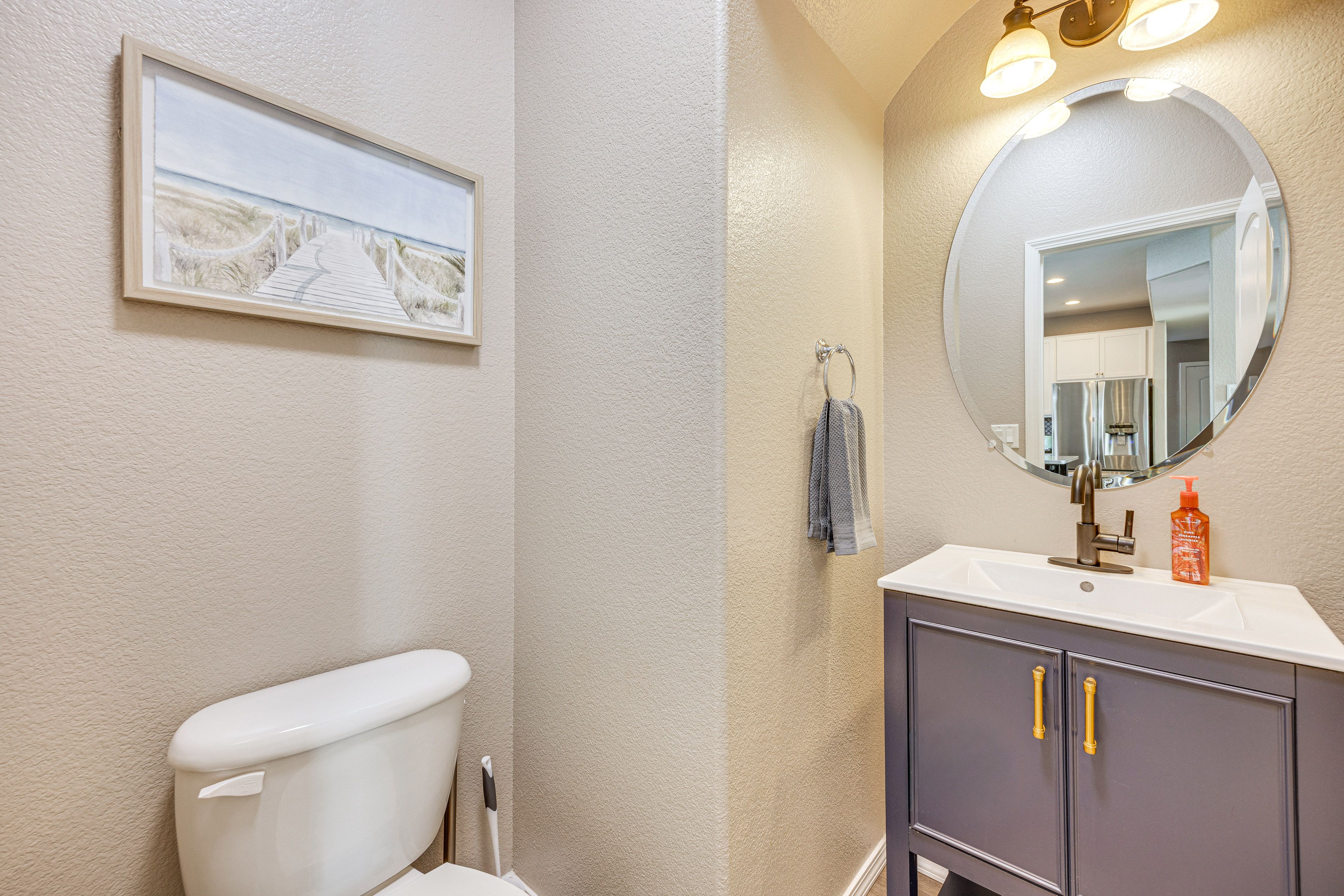 Half Bathroom | 1st Floor