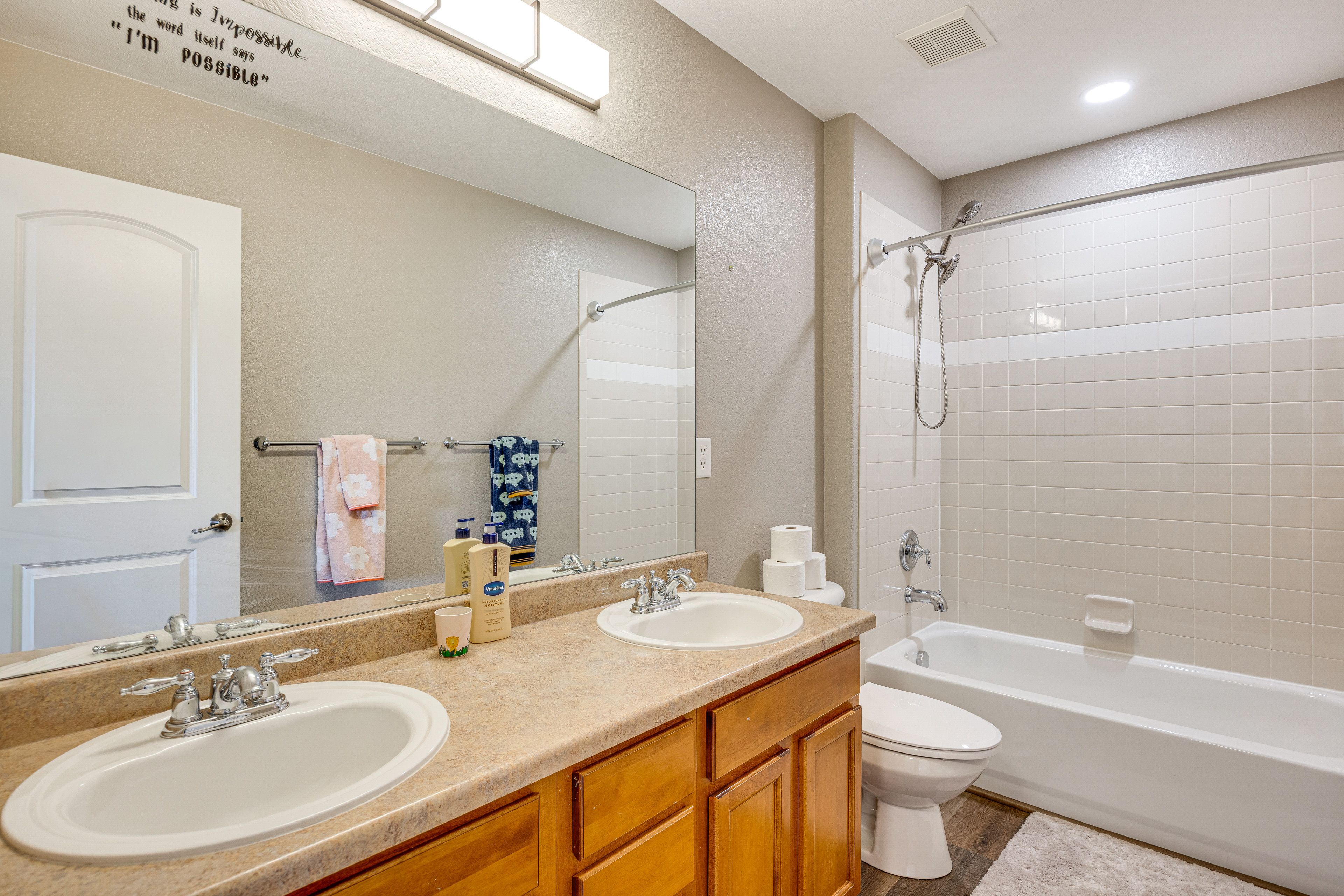 Full Bathroom | 2nd Floor