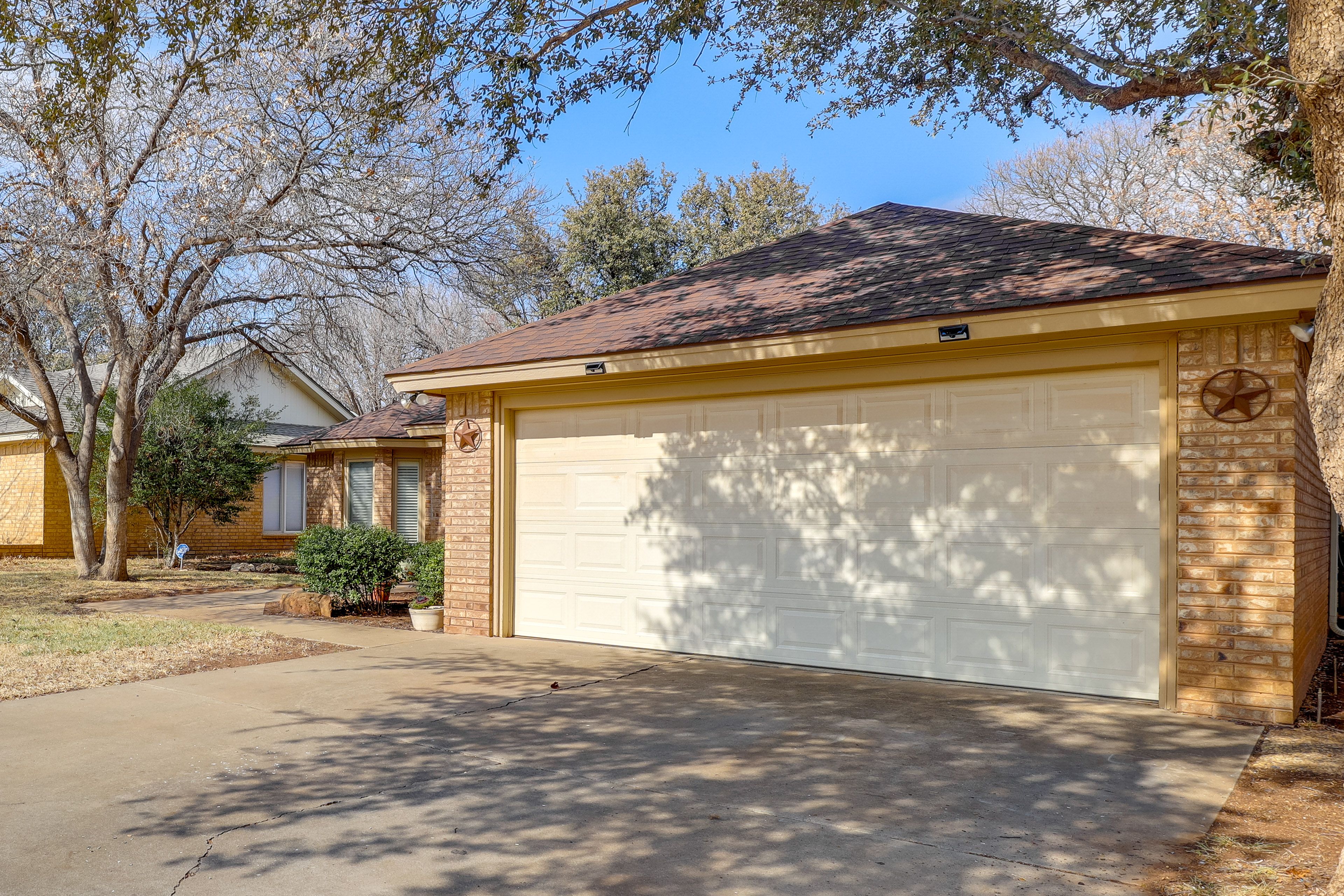 Parking | Driveway (2 Vehicles)