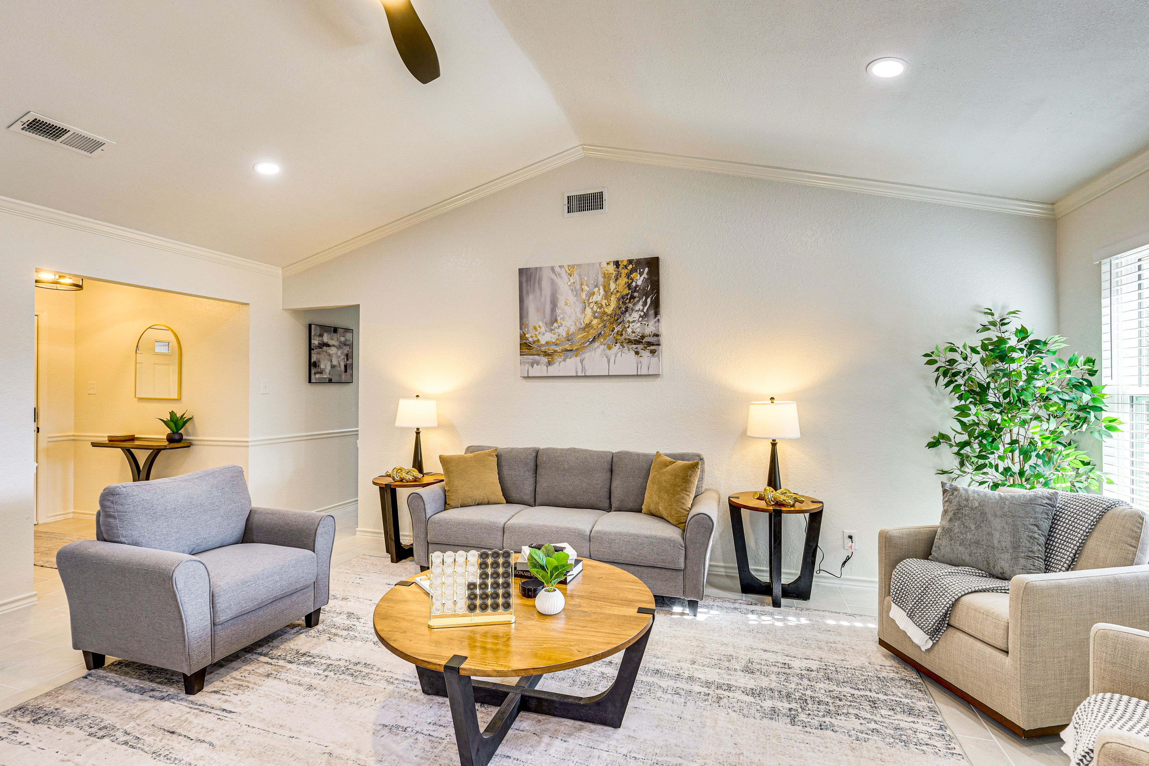 Living Room | Free WiFi | Central A/C