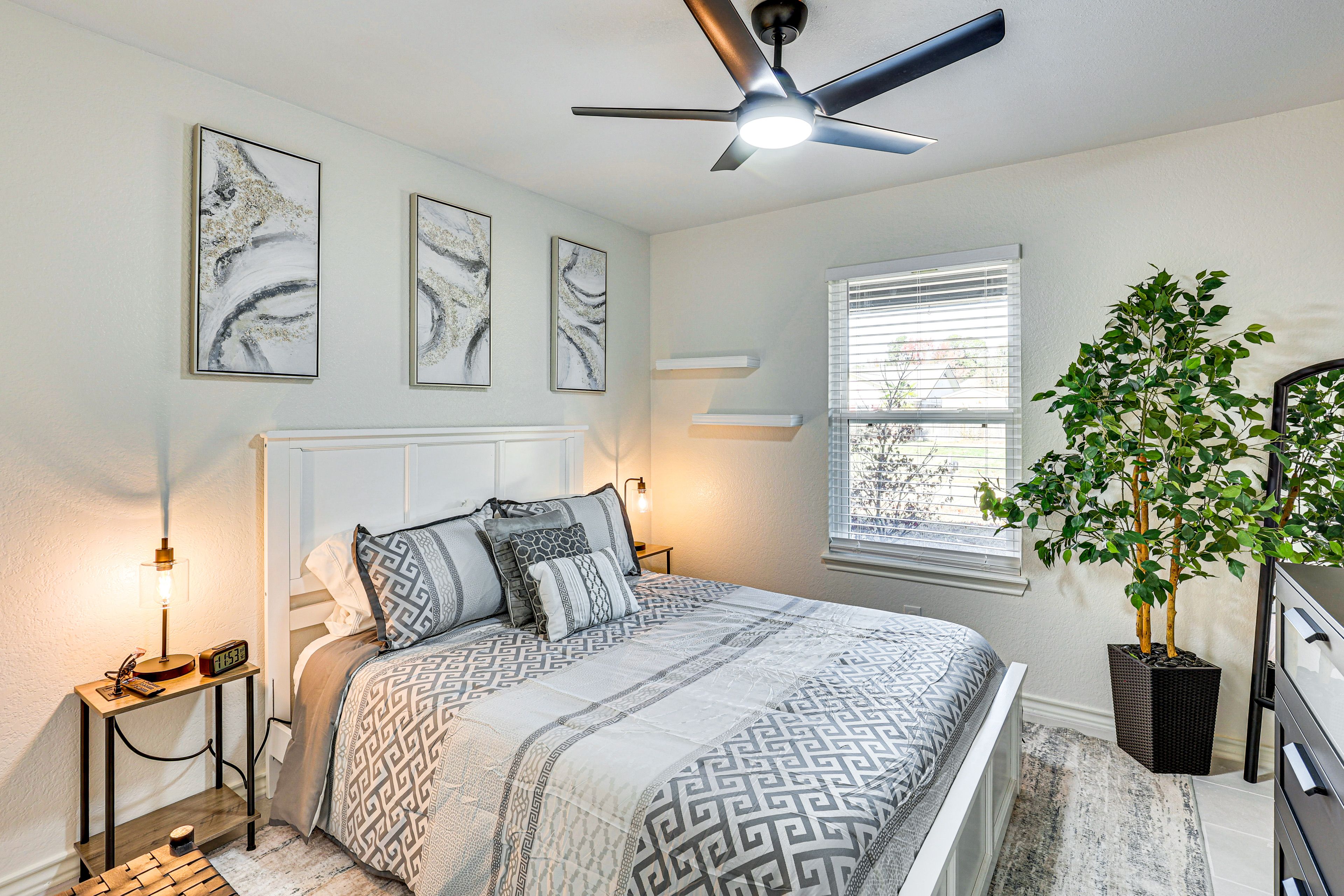 Bedroom 2 | Queen Bed