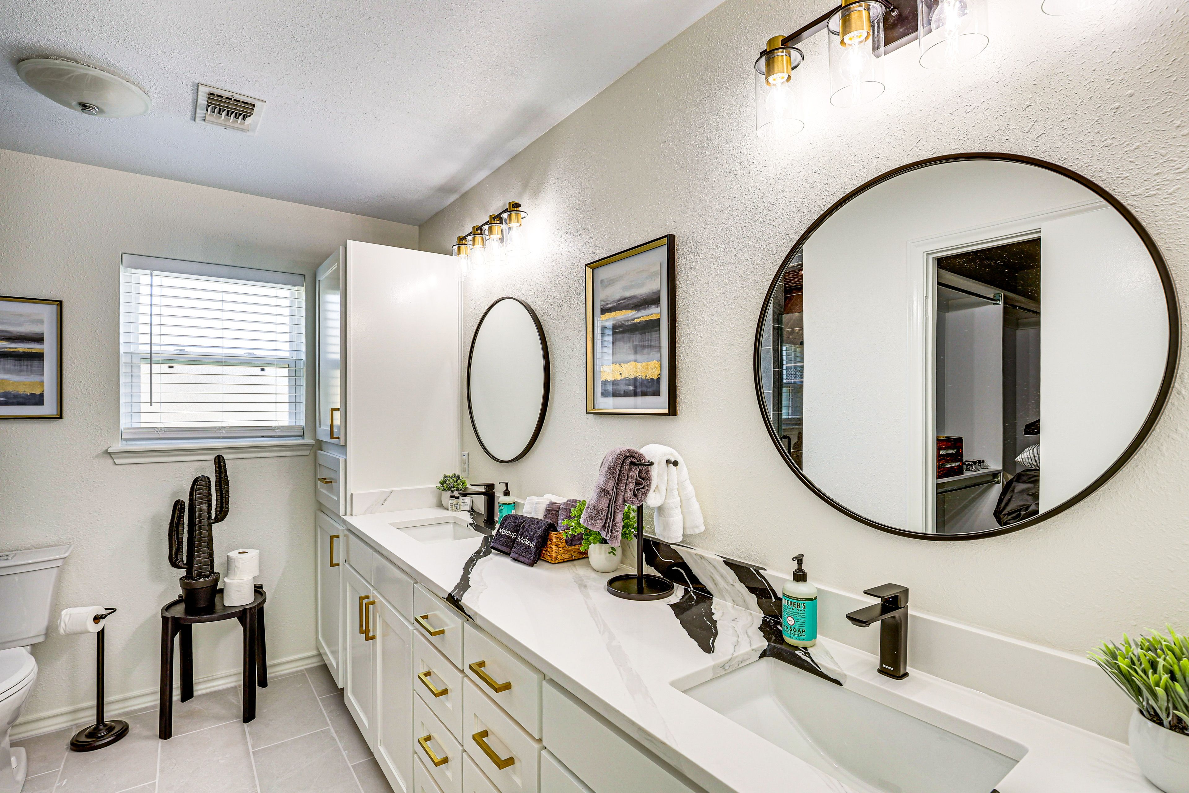 En-Suite Bathroom | Towels Provided