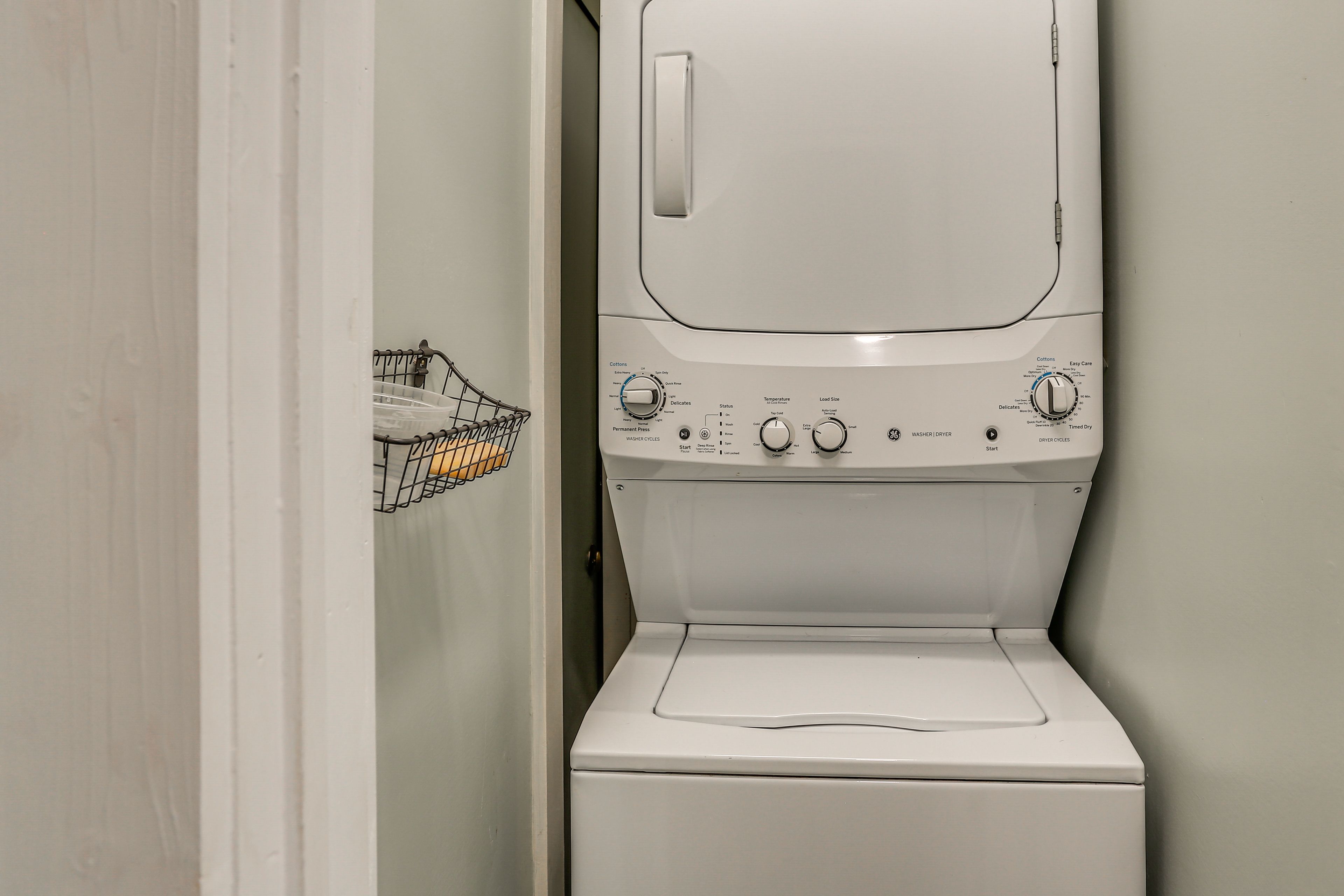 Laundry Closet | Washer/Dryer