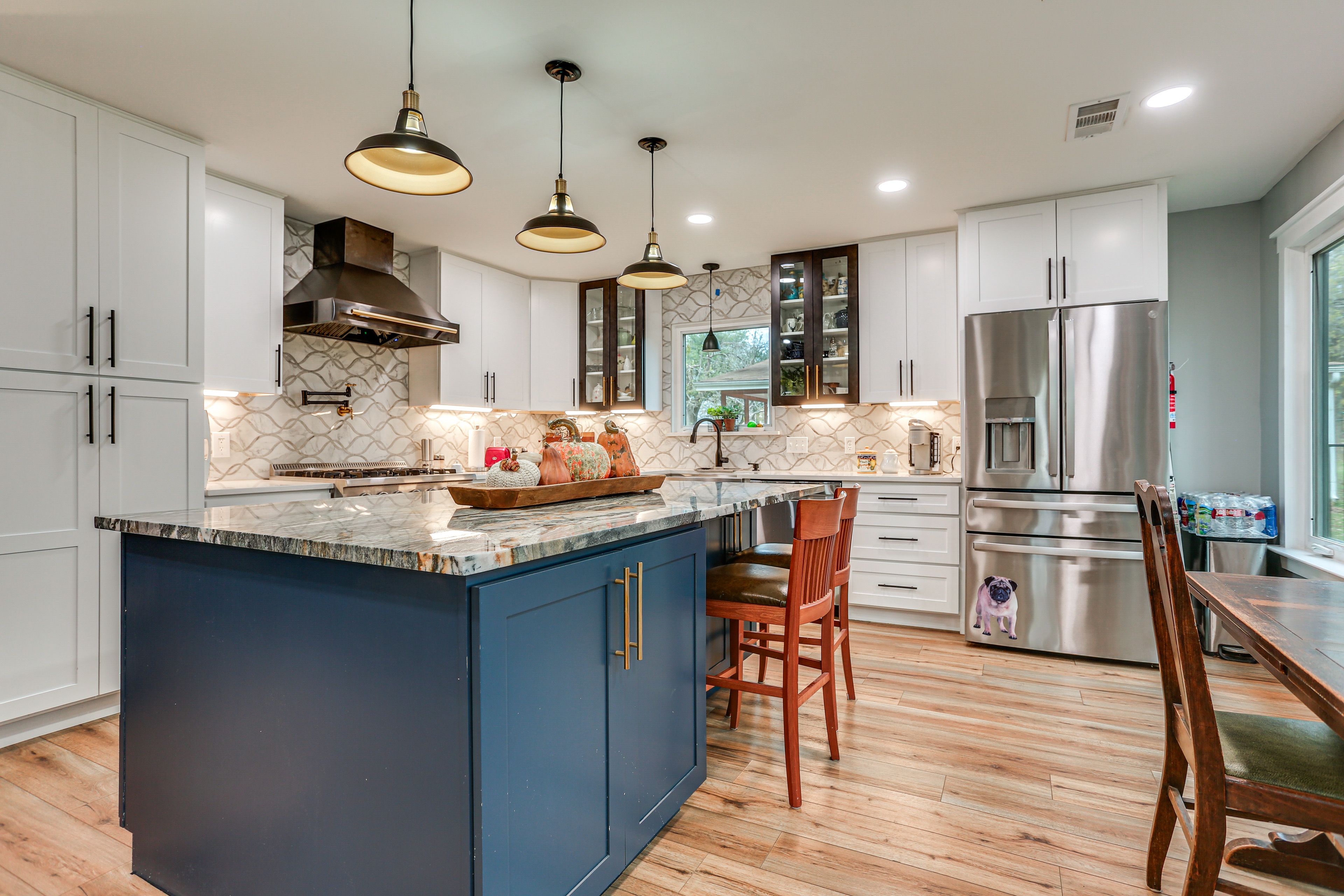 Kitchen | Dishwasher | Blender | Stove/Oven