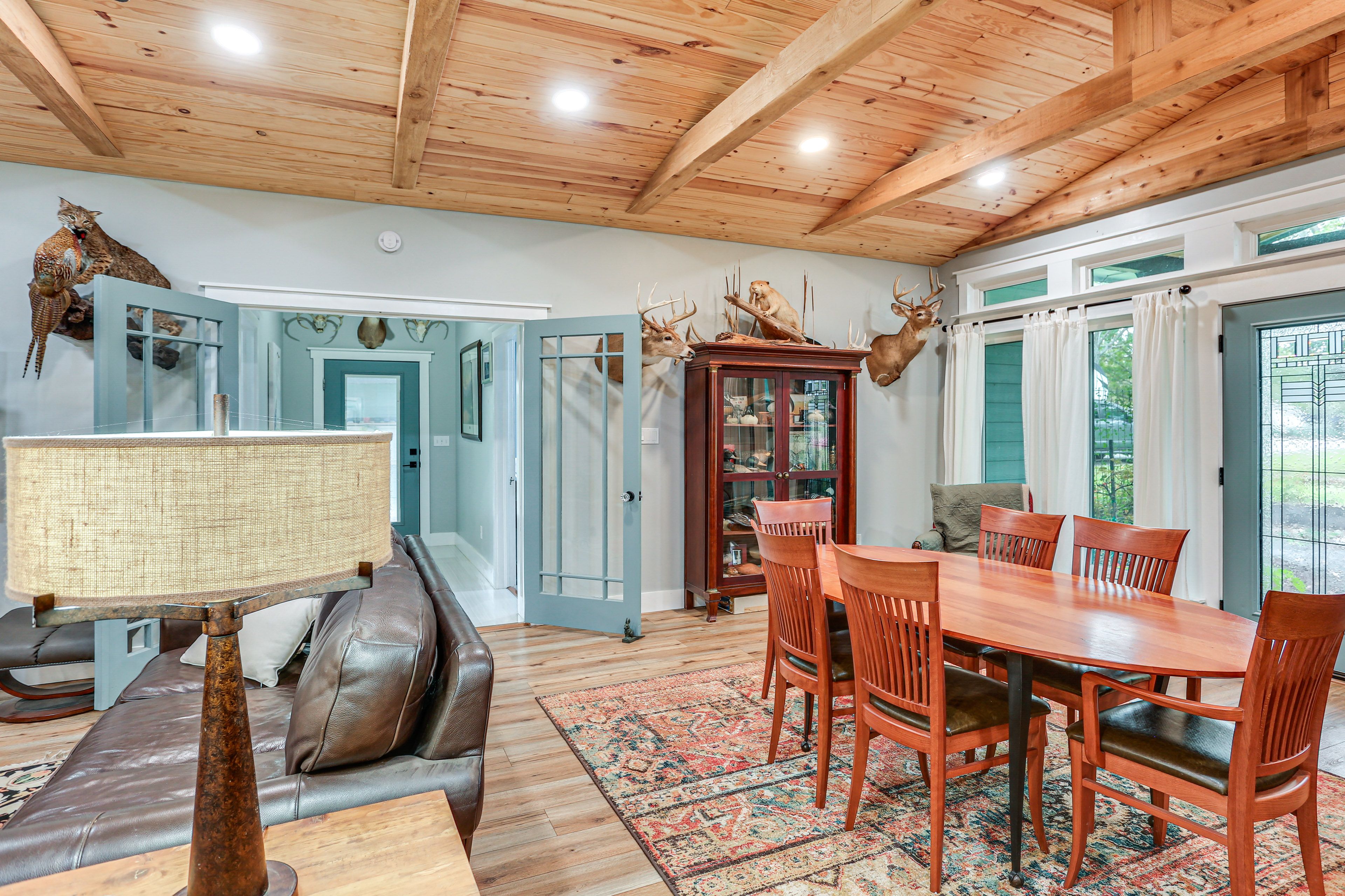 Dining Area | Dishware/Flatware