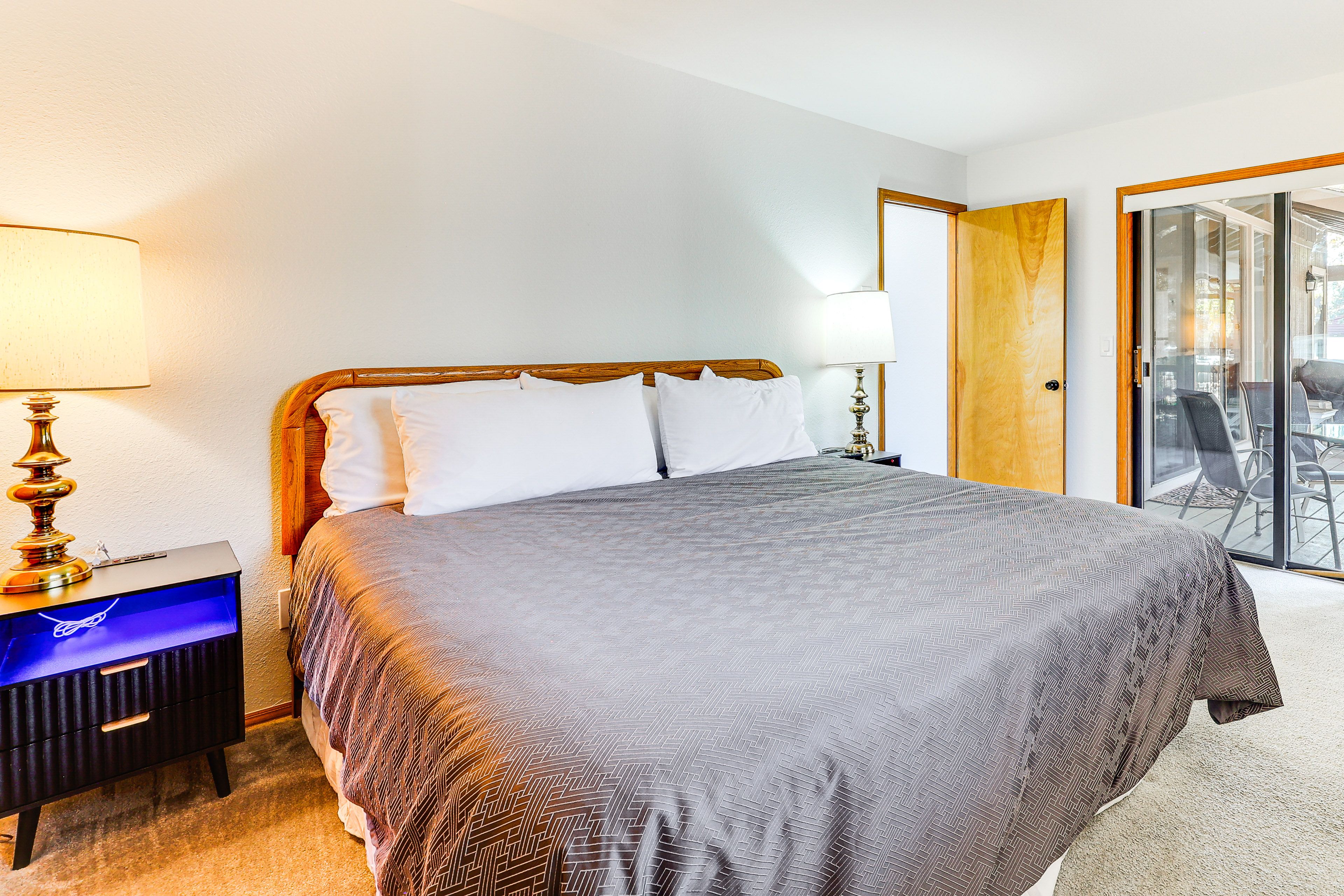 Bedroom 2 | 1st Floor | King Bed | Smart TV | Deck Access