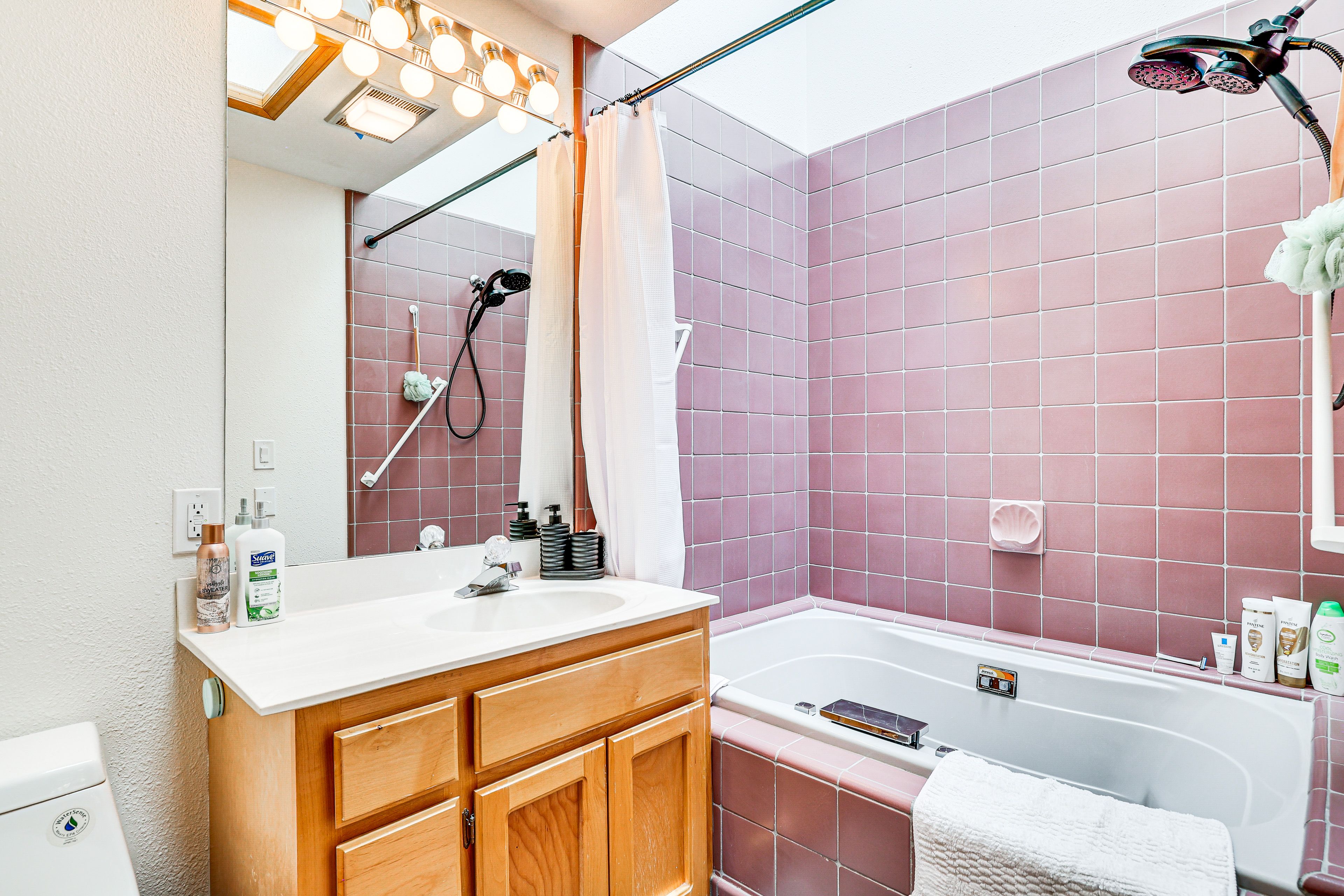 En-Suite Bathroom | 2nd Floor | Towels Provided