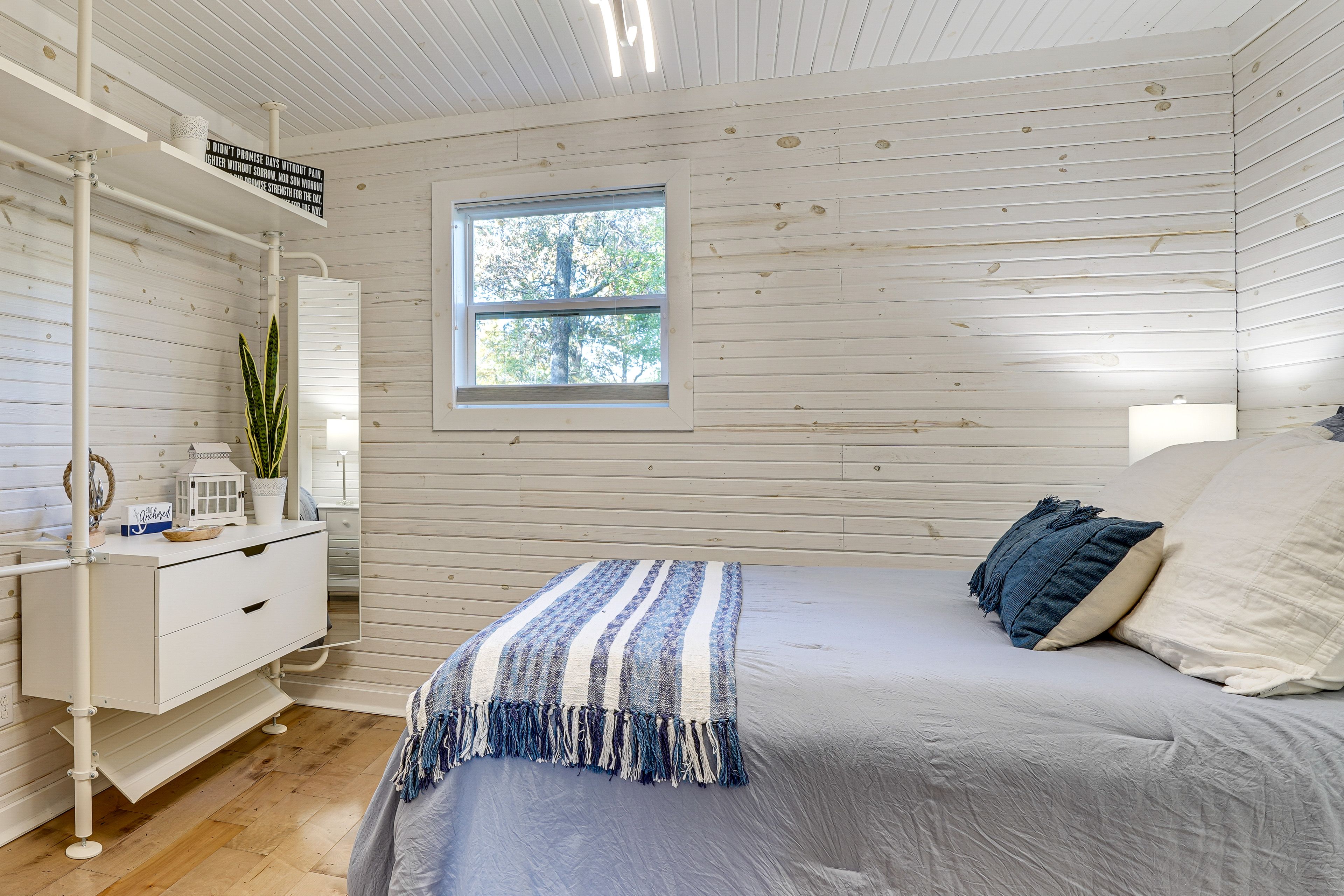 Bedroom 2 | Queen Bed