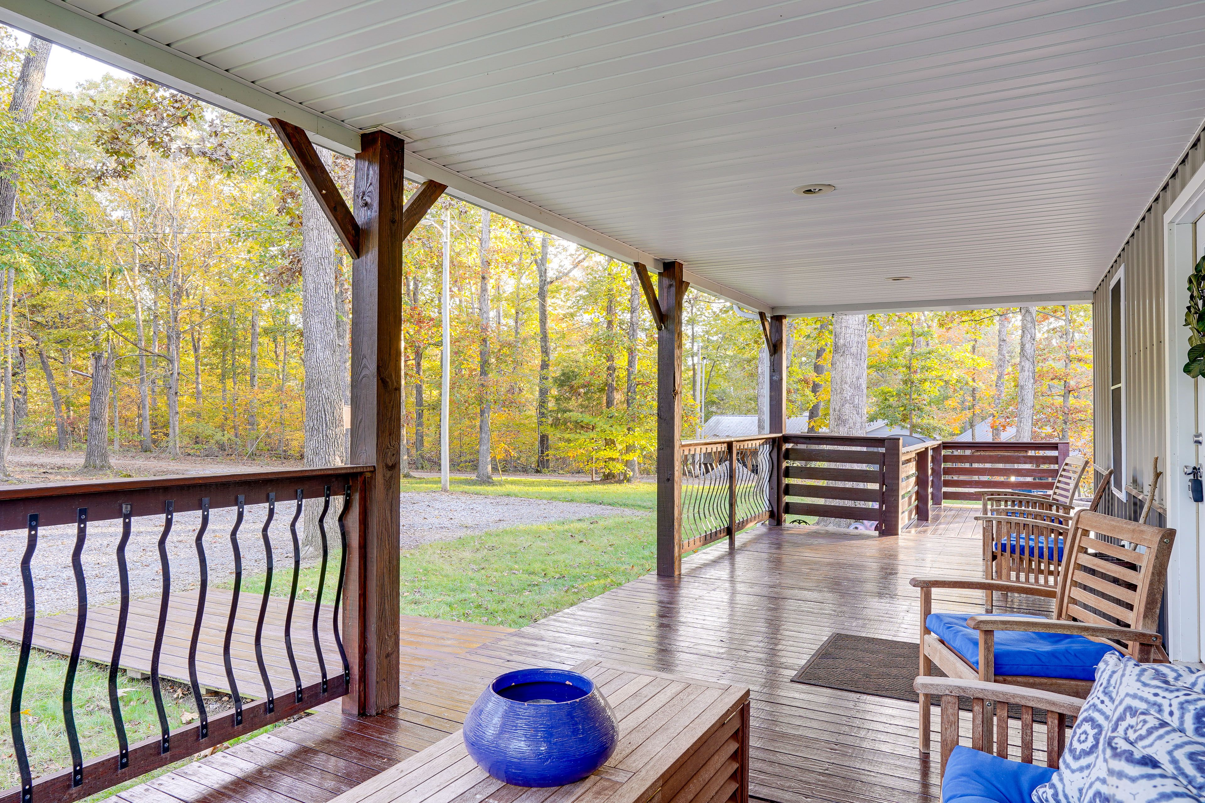 Covered Porch w/ Seating