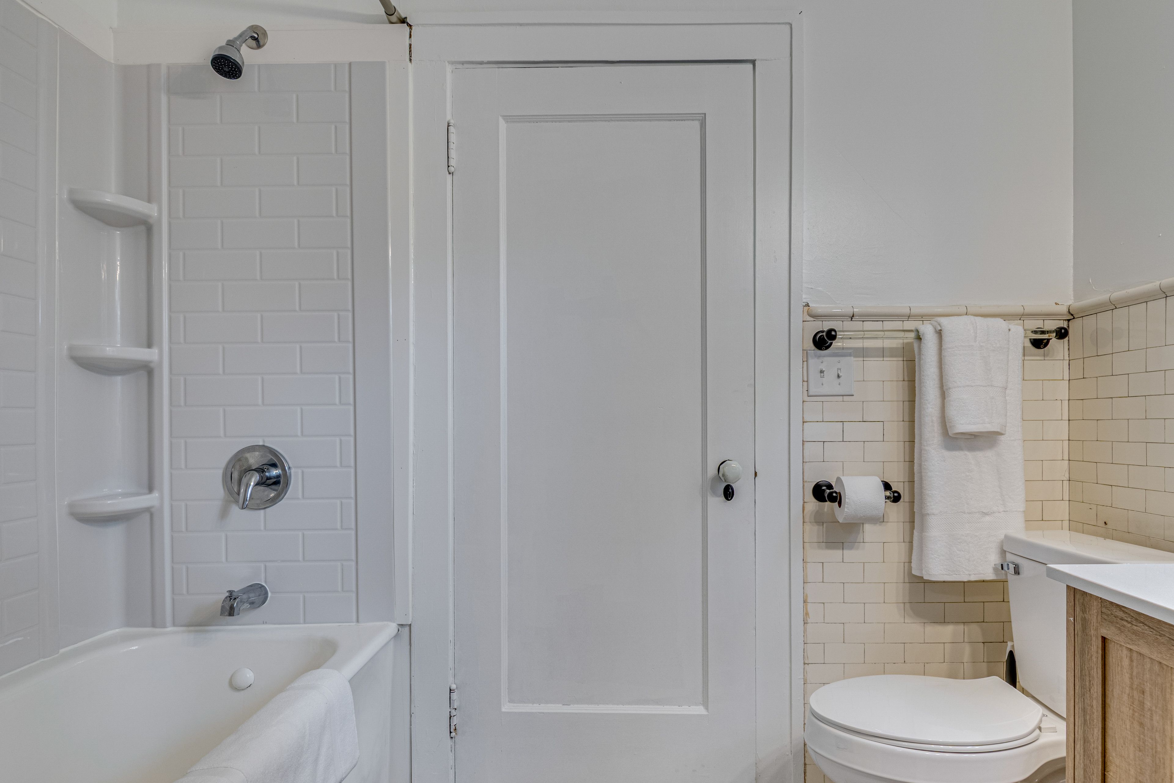 Full Bathroom | 2nd Floor