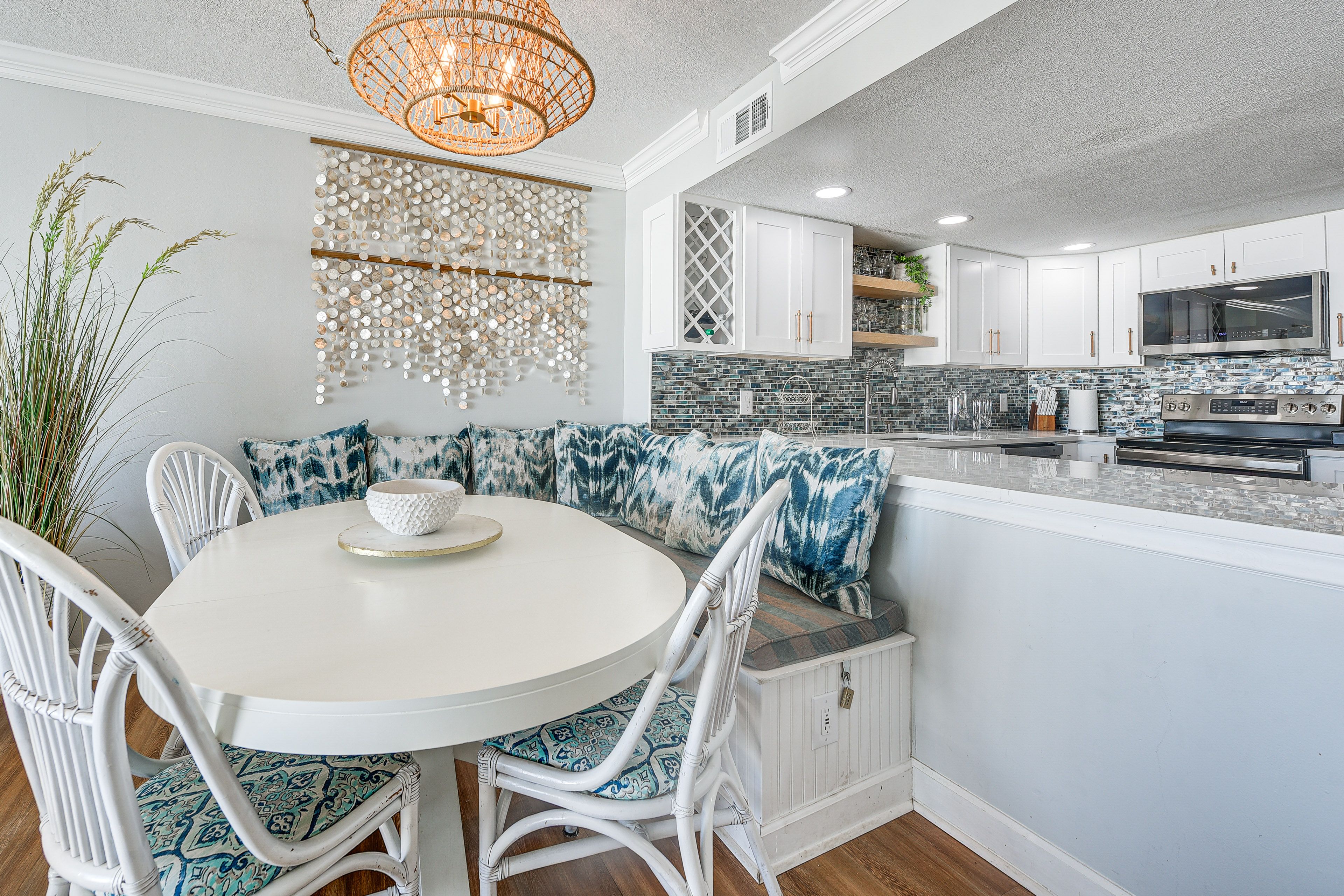 Dining Area | Central A/C & Heating