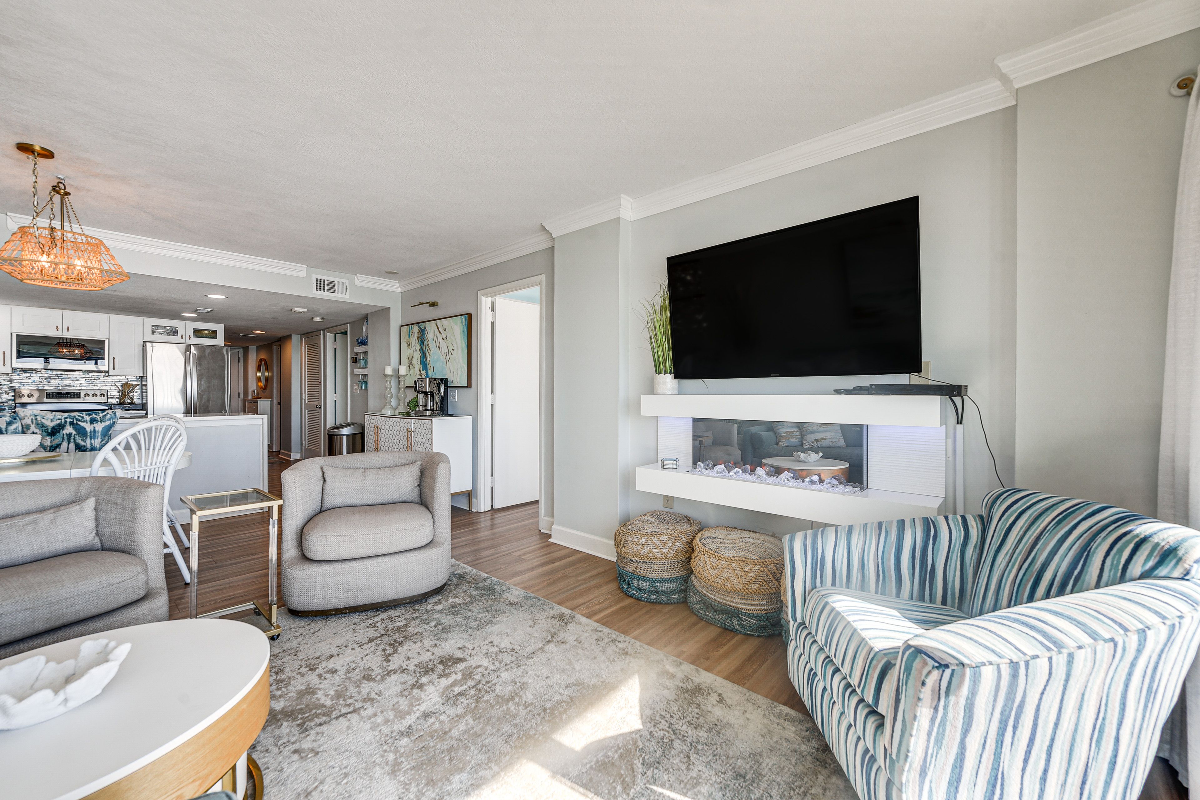 Living Room | Queen Sleeper Sofa | Free WiFi