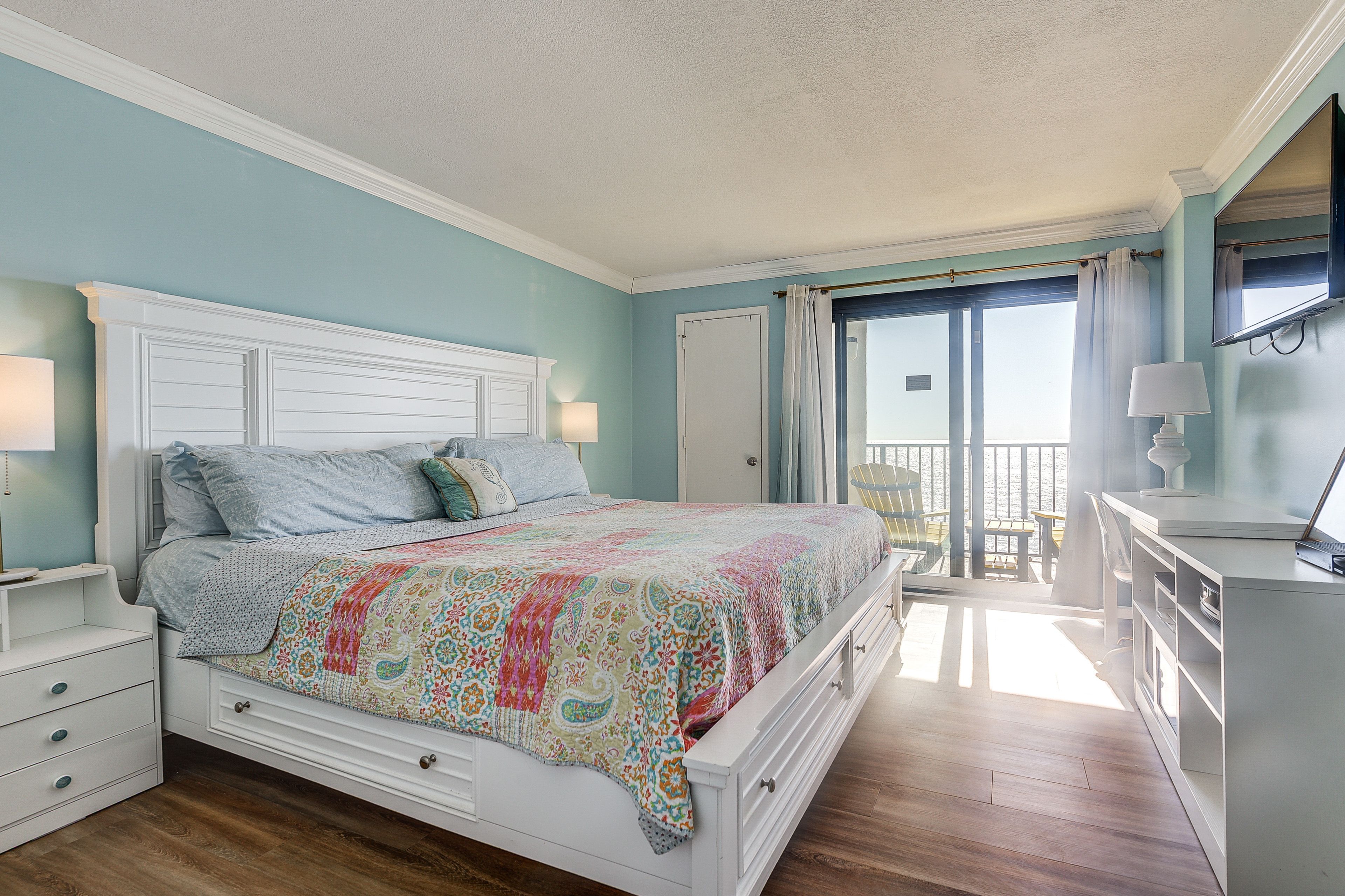 Bedroom 1 | King Bed | En-Suite Bathroom