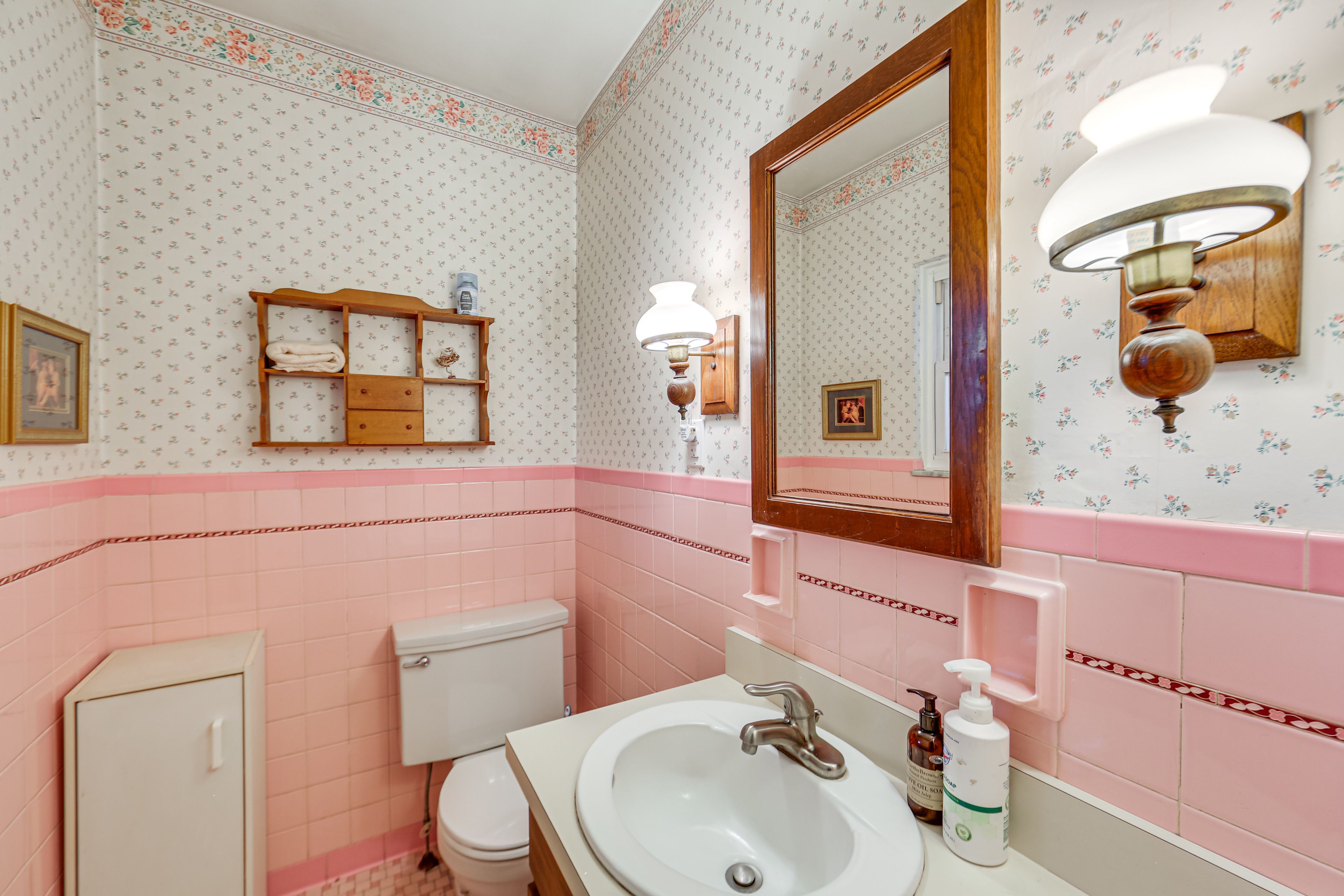 Half Bathroom | 1st Floor