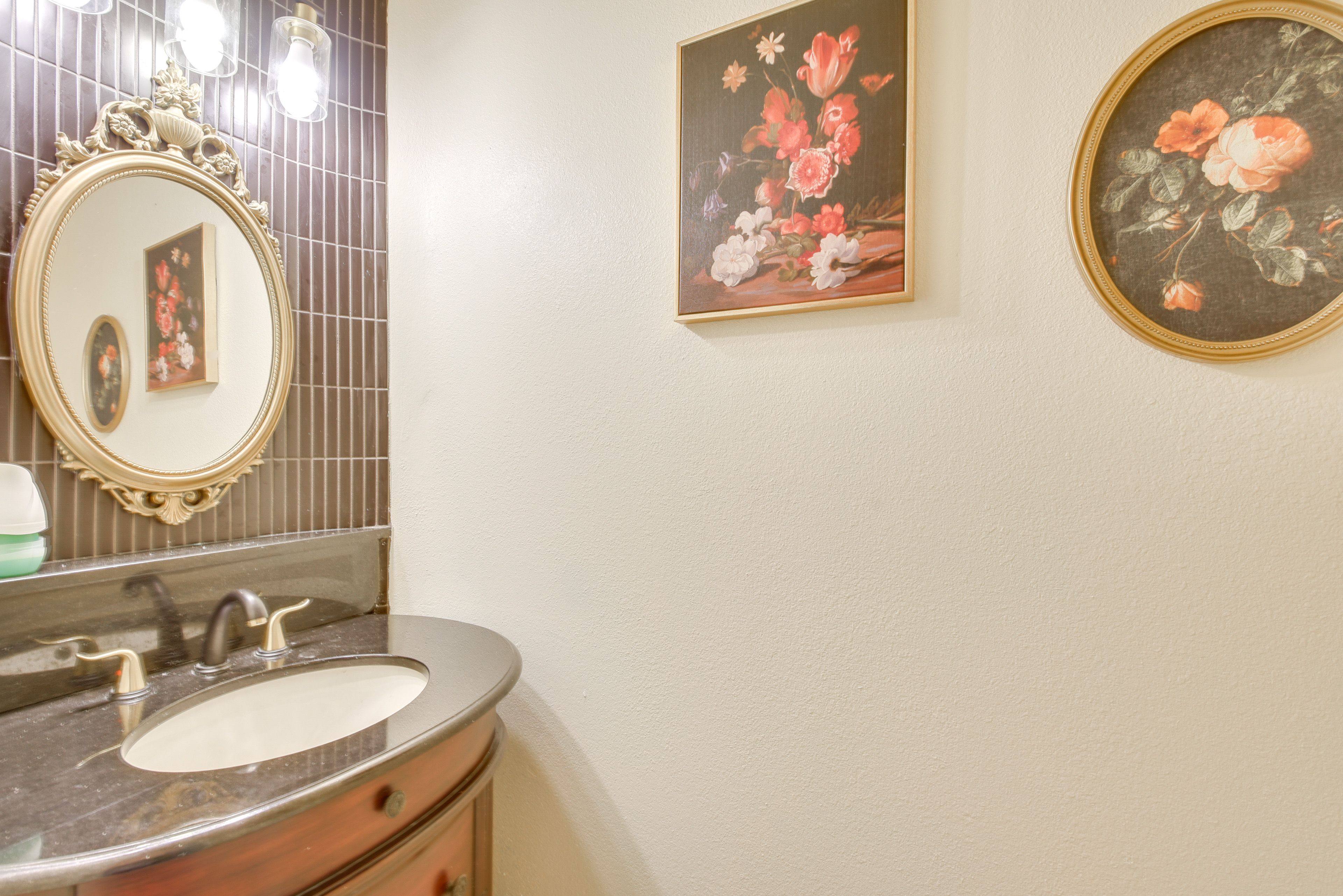 Half Bathroom | 2nd Floor