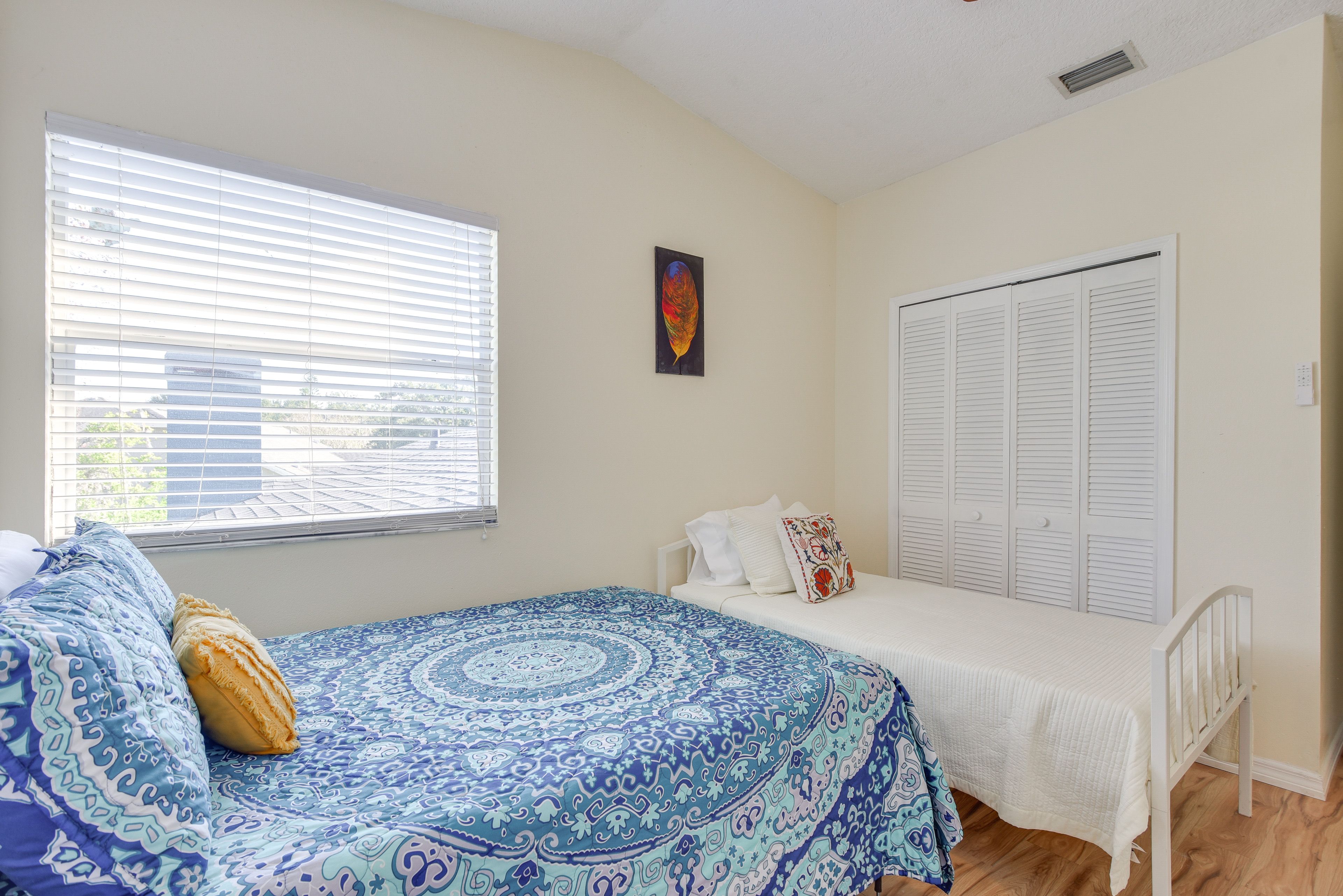 Bedroom 4 | 2nd Floor | Queen Bed | Twin Bed