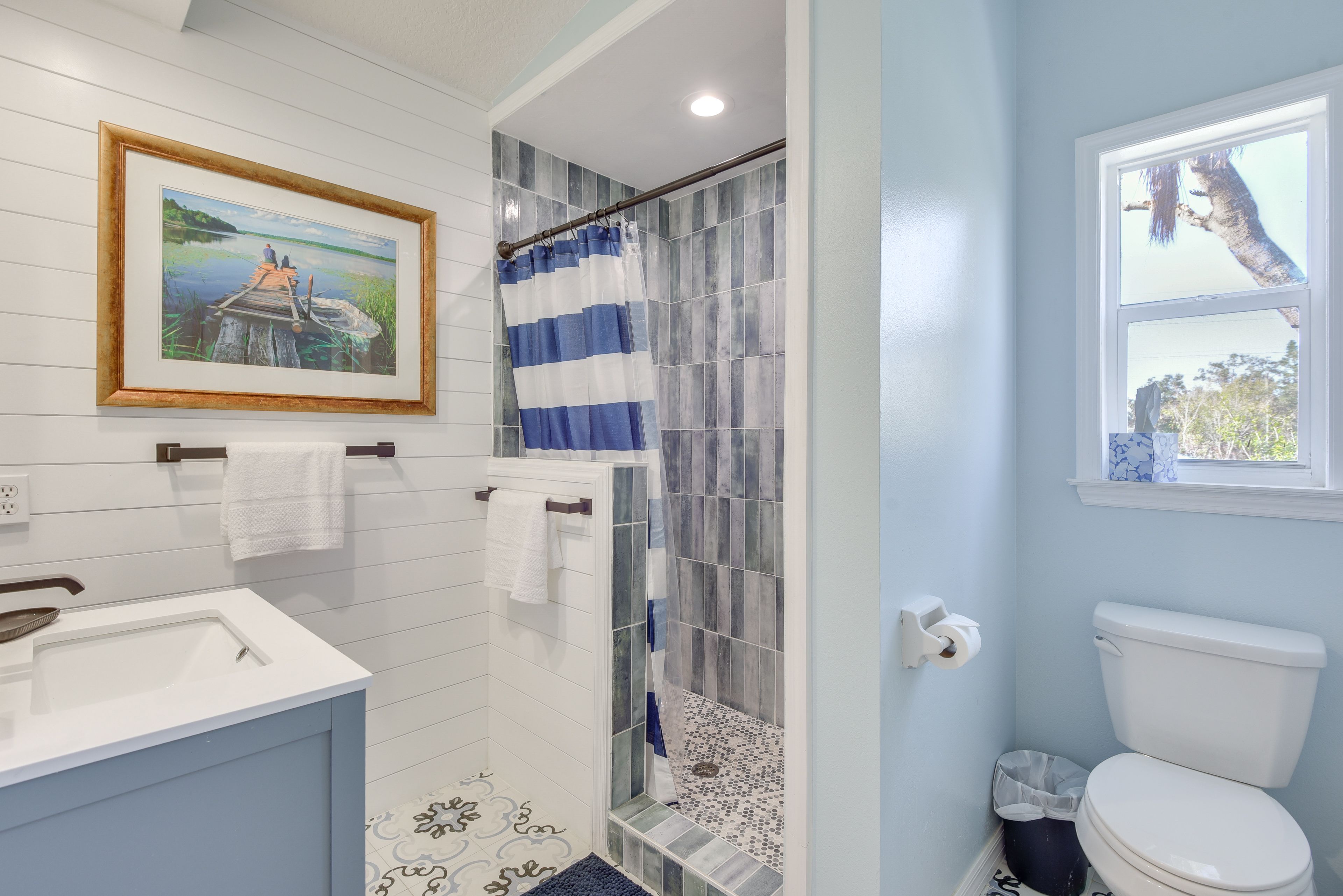 Full Bathroom | 2nd Floor | Complimentary Toiletries