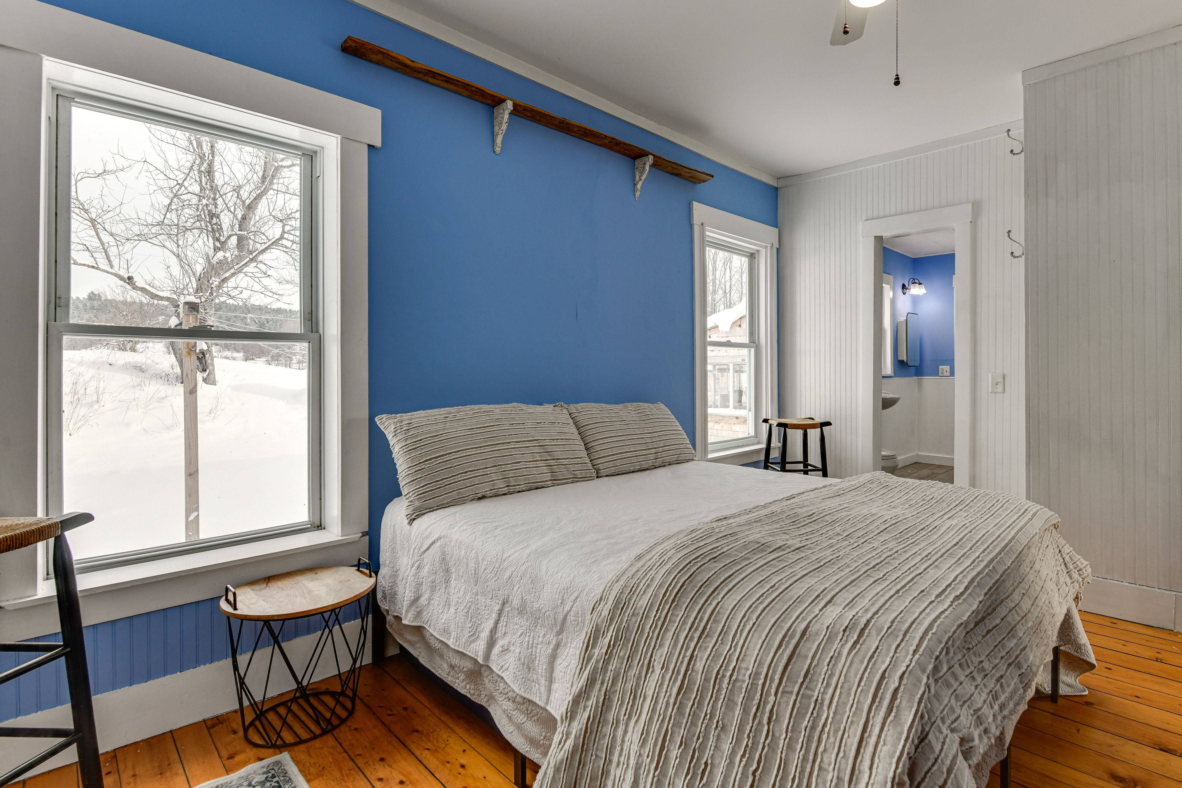 Bedroom 1 | Queen Bed | 1st Floor