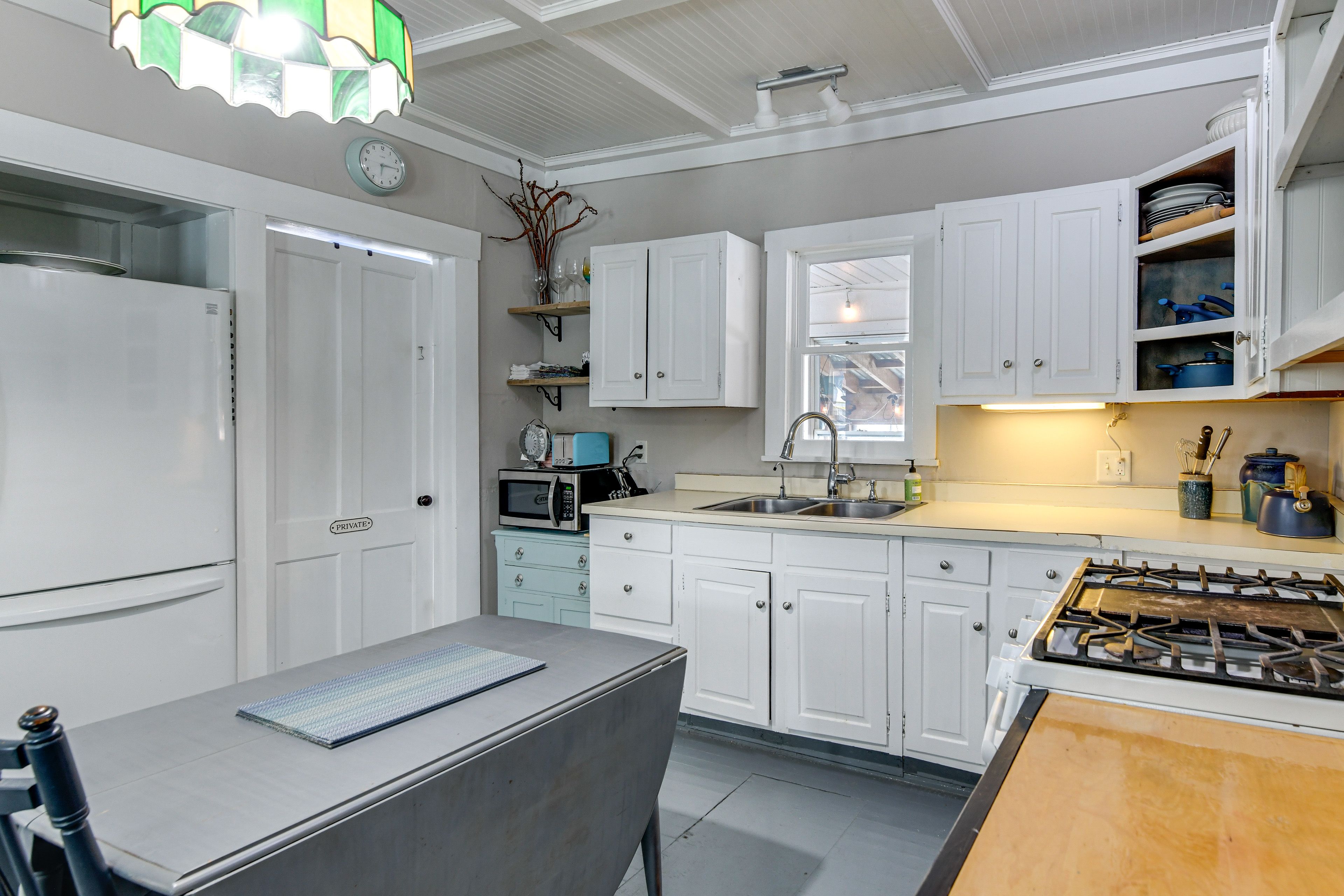 Kitchen | Dishwasher | Dining Table | 1st Floor