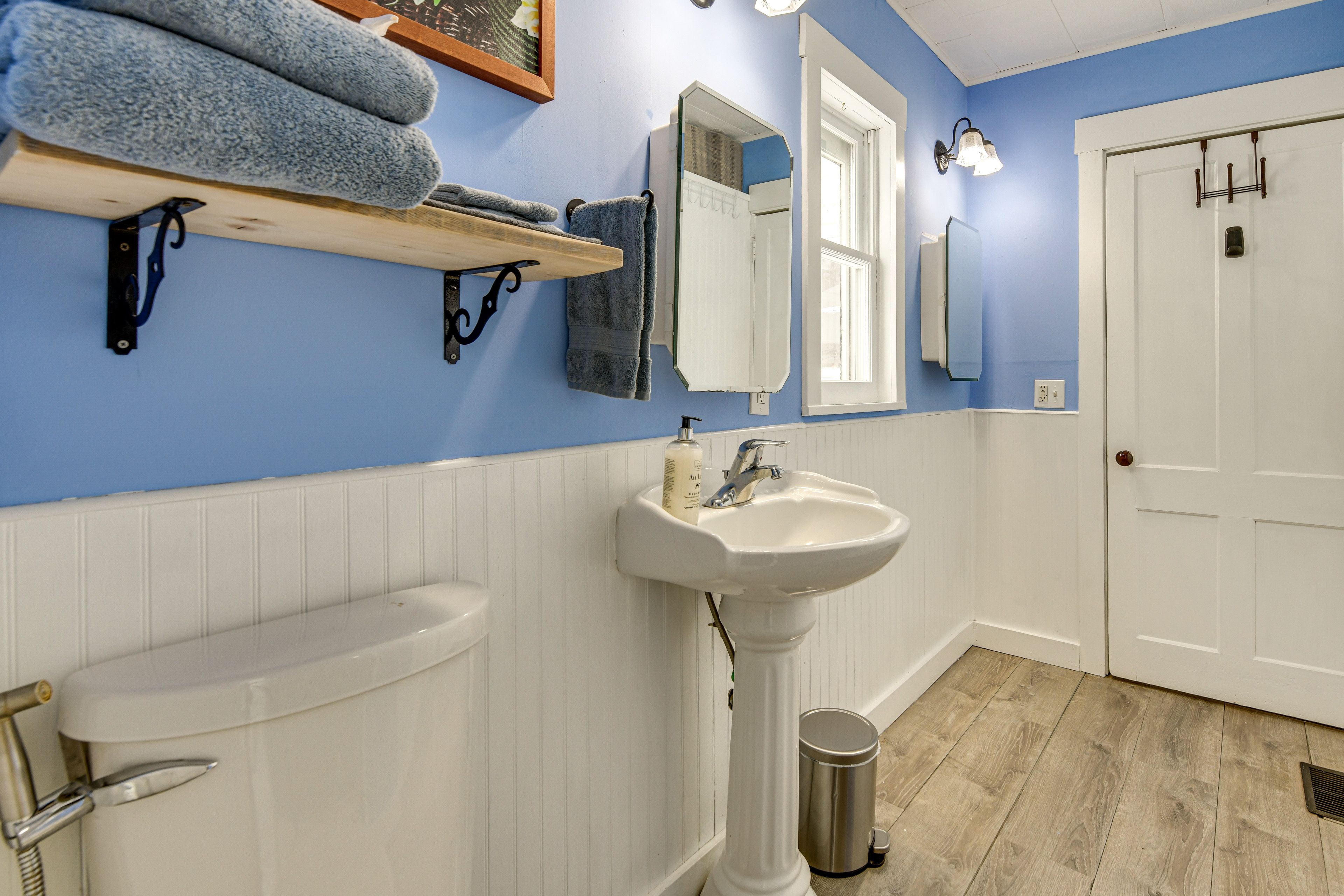 En-Suite Bathroom | Towels Provided | 1st Floor