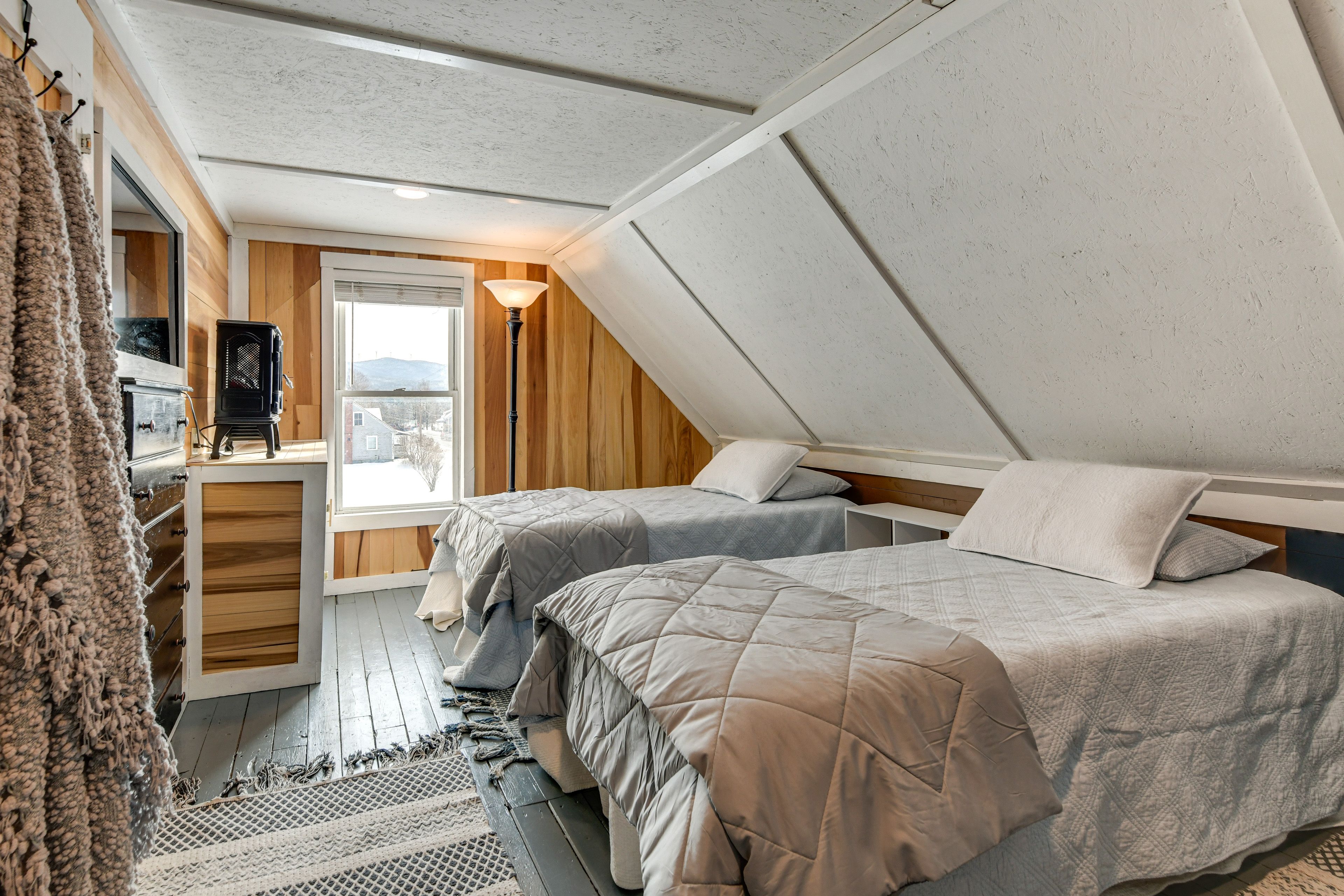 Bedroom 5 | 2 Twin Beds | 2nd Floor