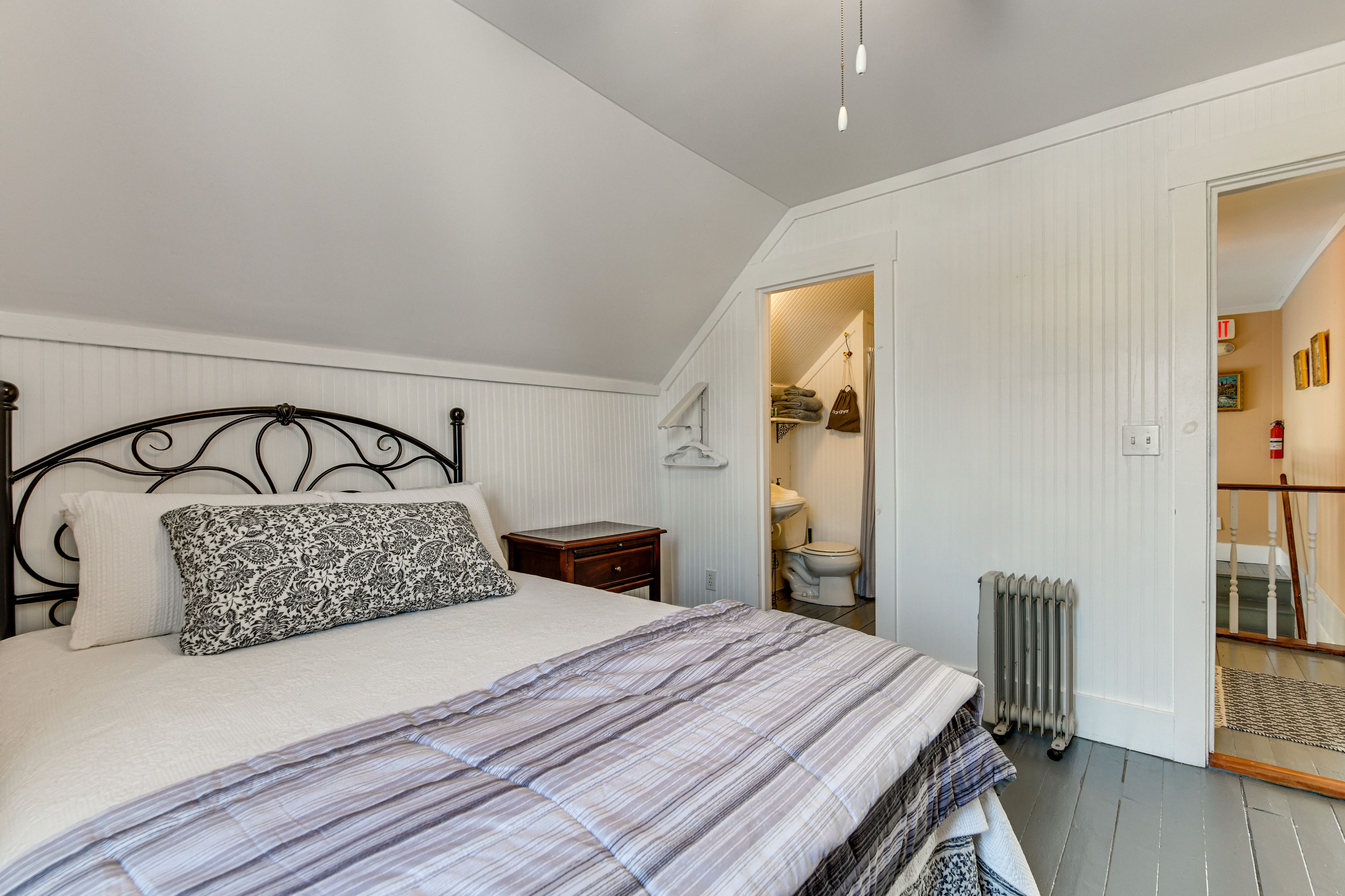 Bedroom 4 | Queen Bed | 2nd Floor