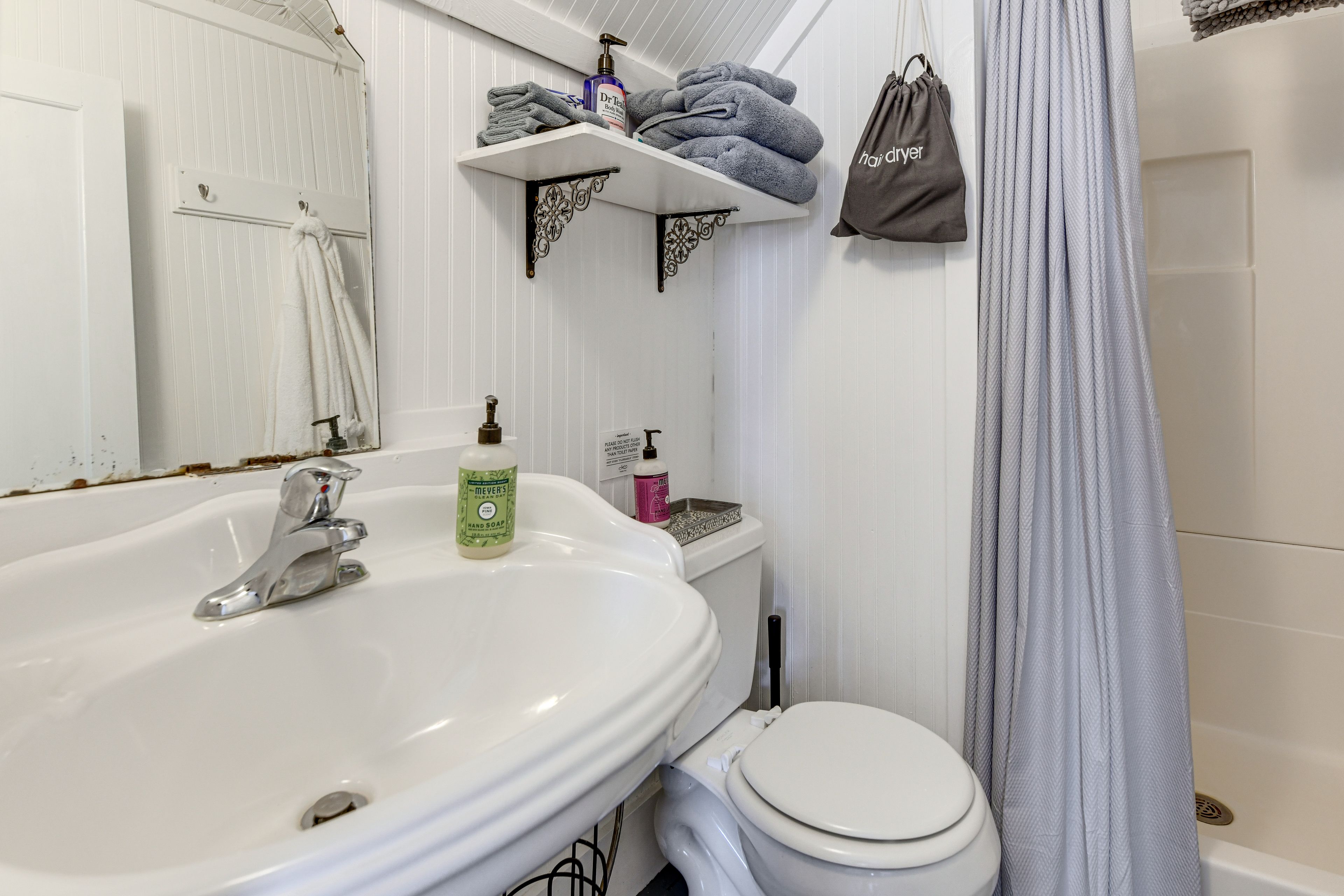 En-Suite Bathroom | 2nd Floor