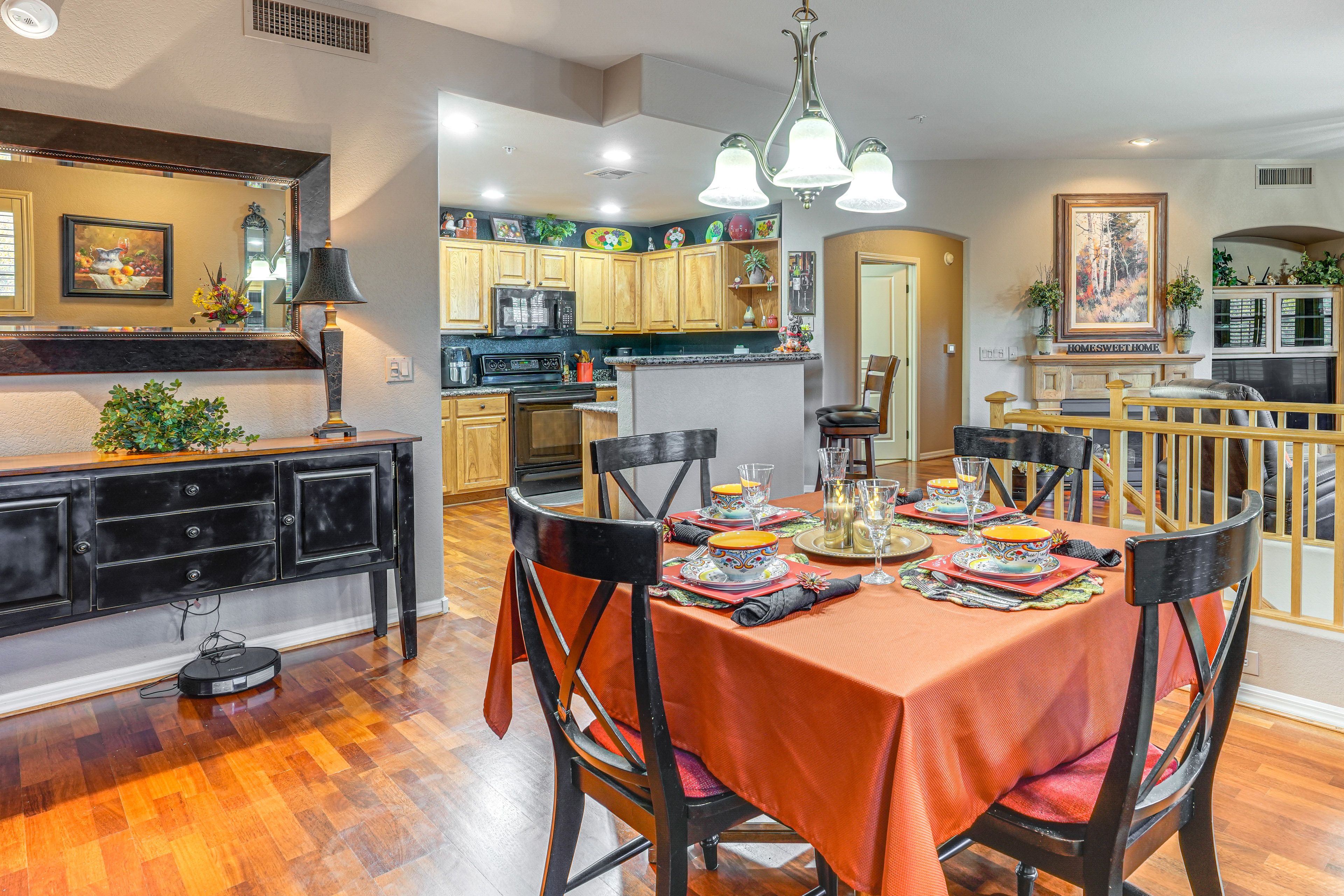 Dining Area | Dishware/Flatware Provided