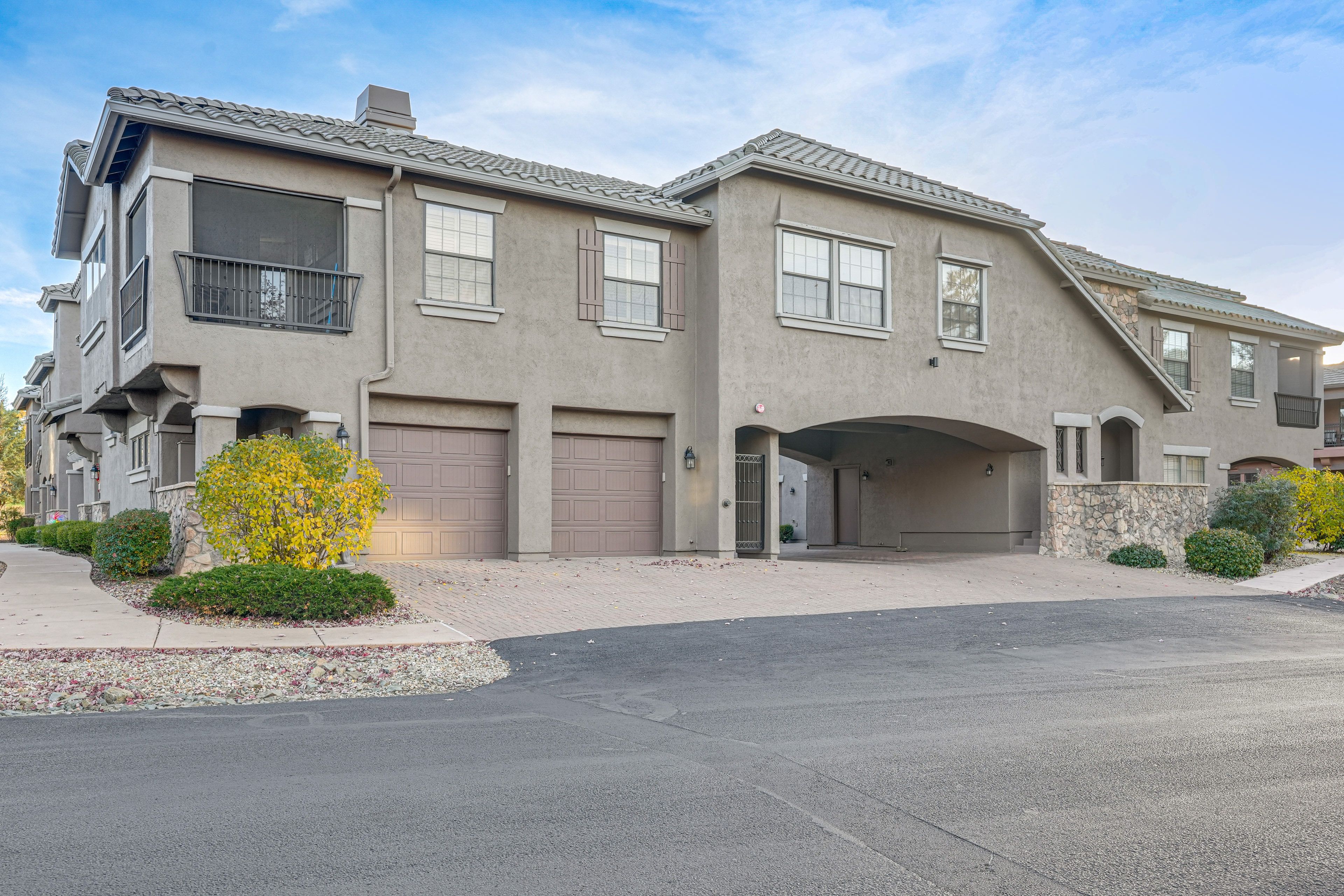 Exterior | Parking Lot (1 Vehicle) | Garage (1 Vehicle)