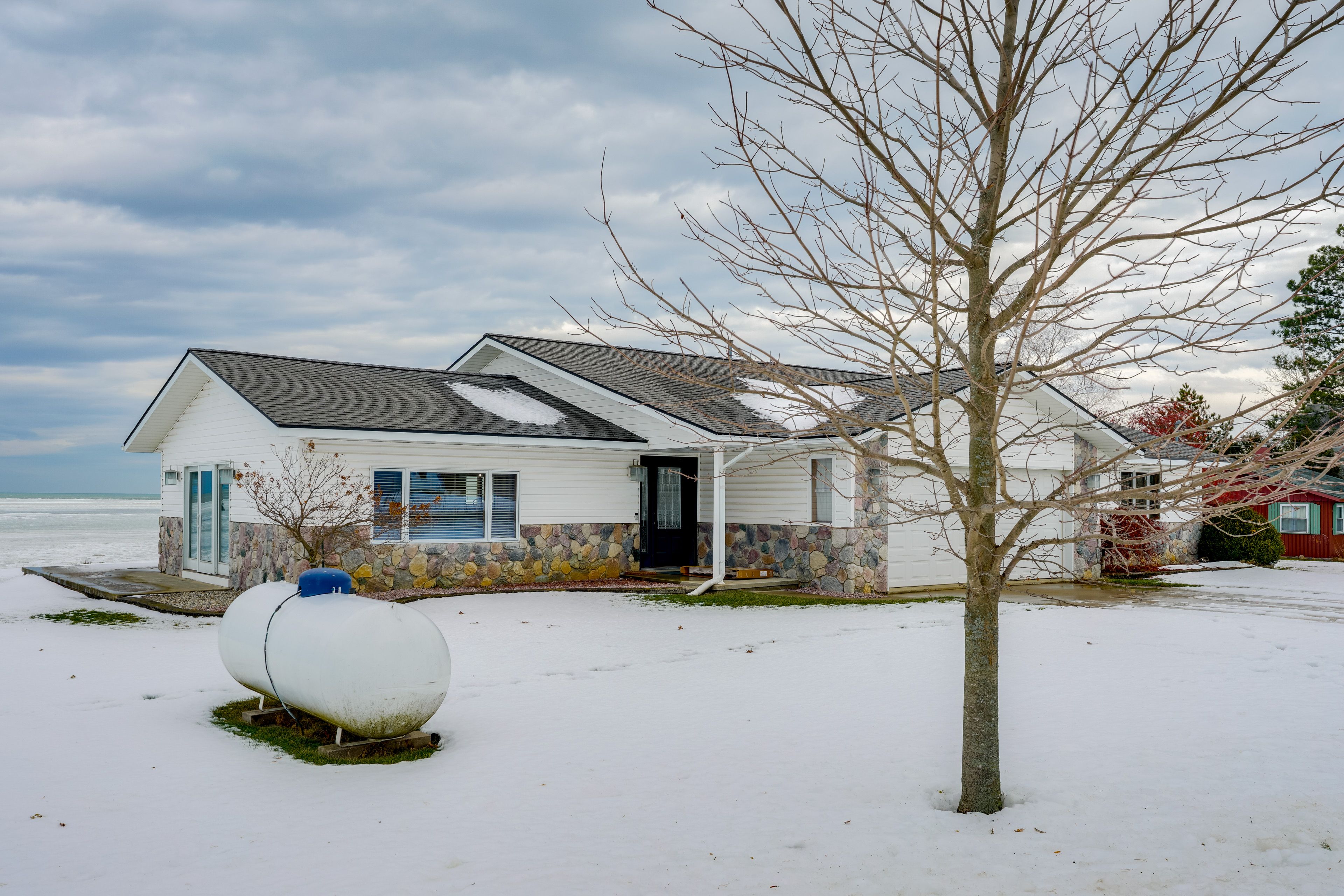 Parking | Garage (2 Vehicles) | Driveway (4 Vehicles)