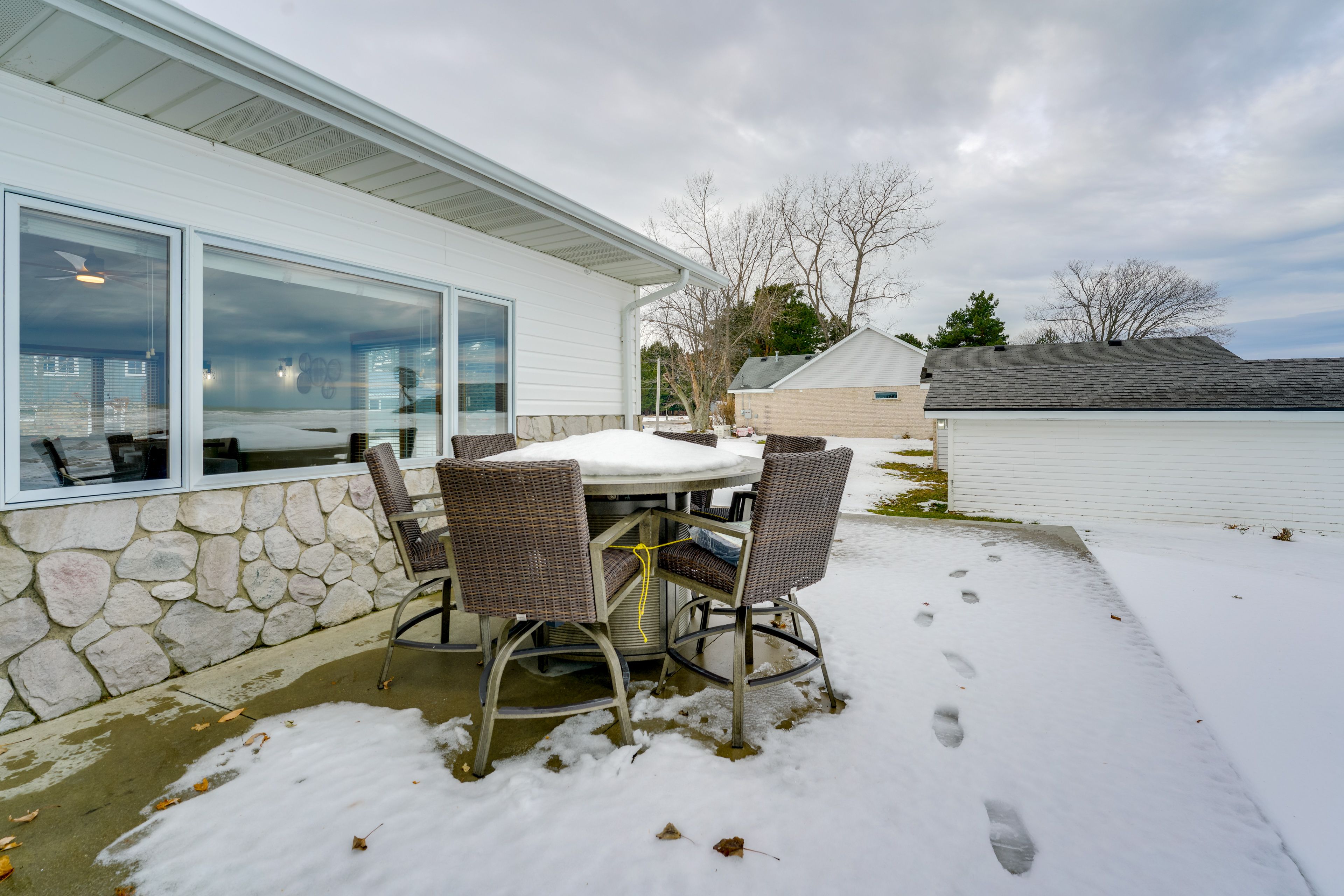 Patio | Gas Fire Pit Table | Outdoor Seating