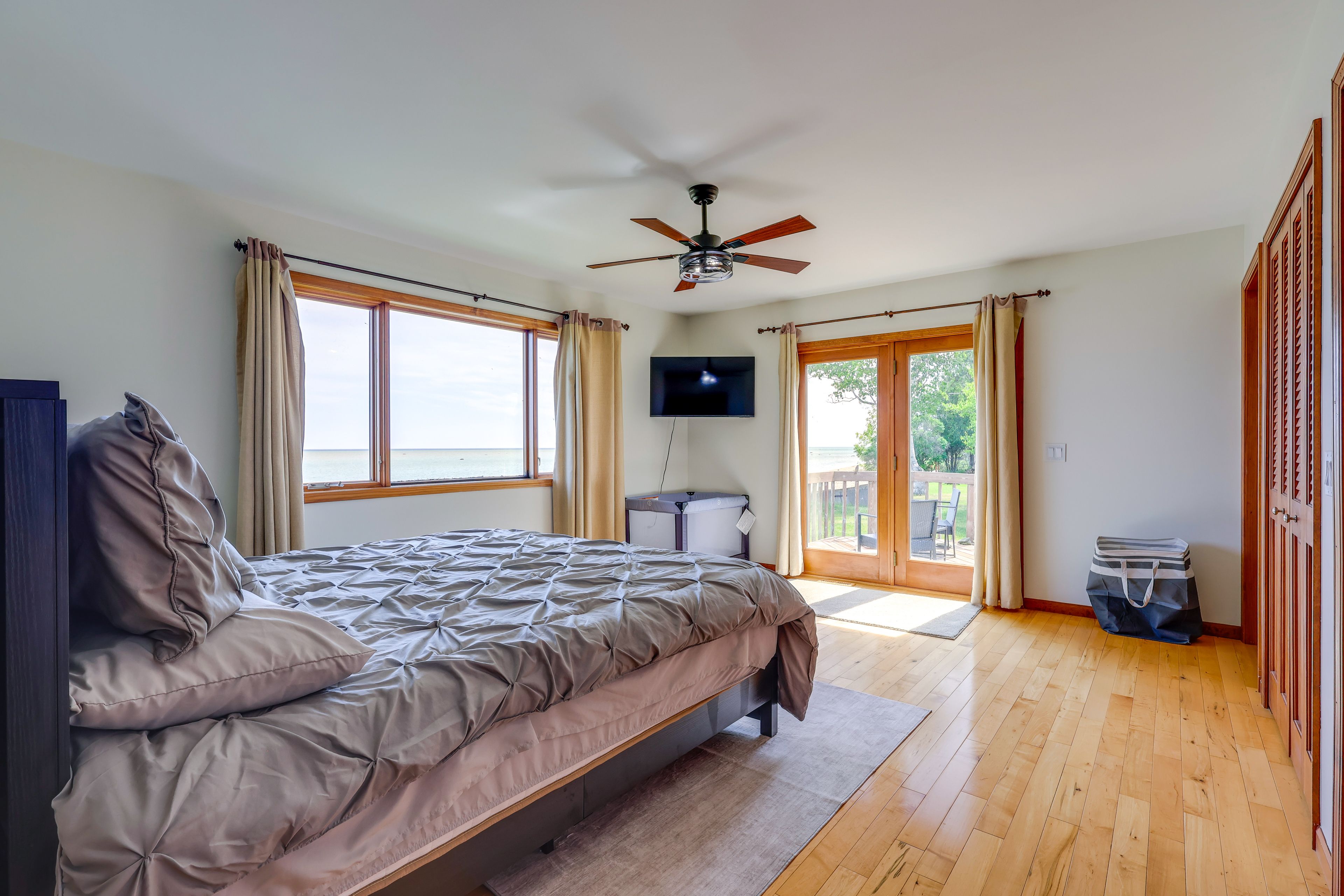 Bedroom 1 | King Bed | Linens Provided