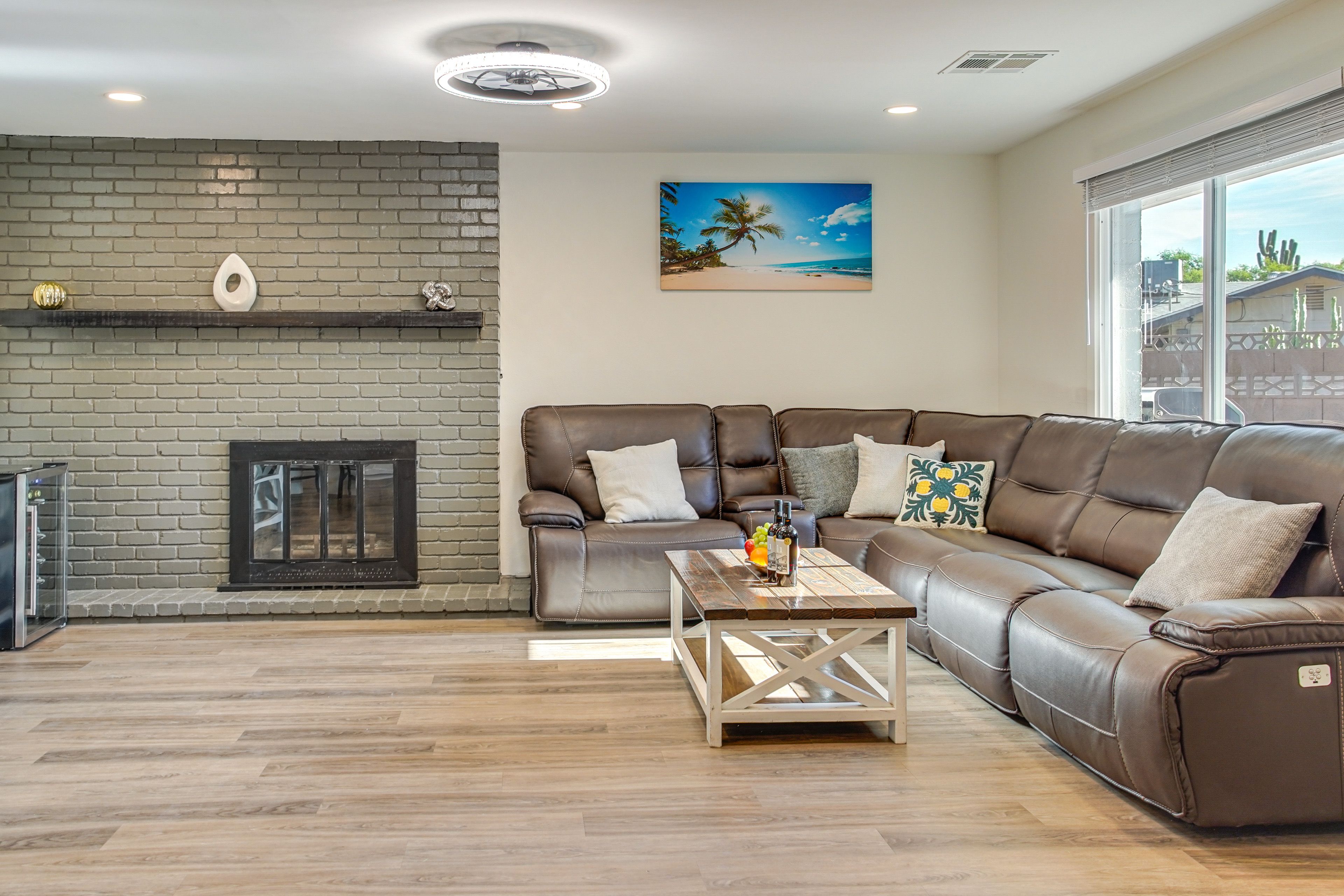 Living Room | Free WiFi | Smart TV | Central A/C