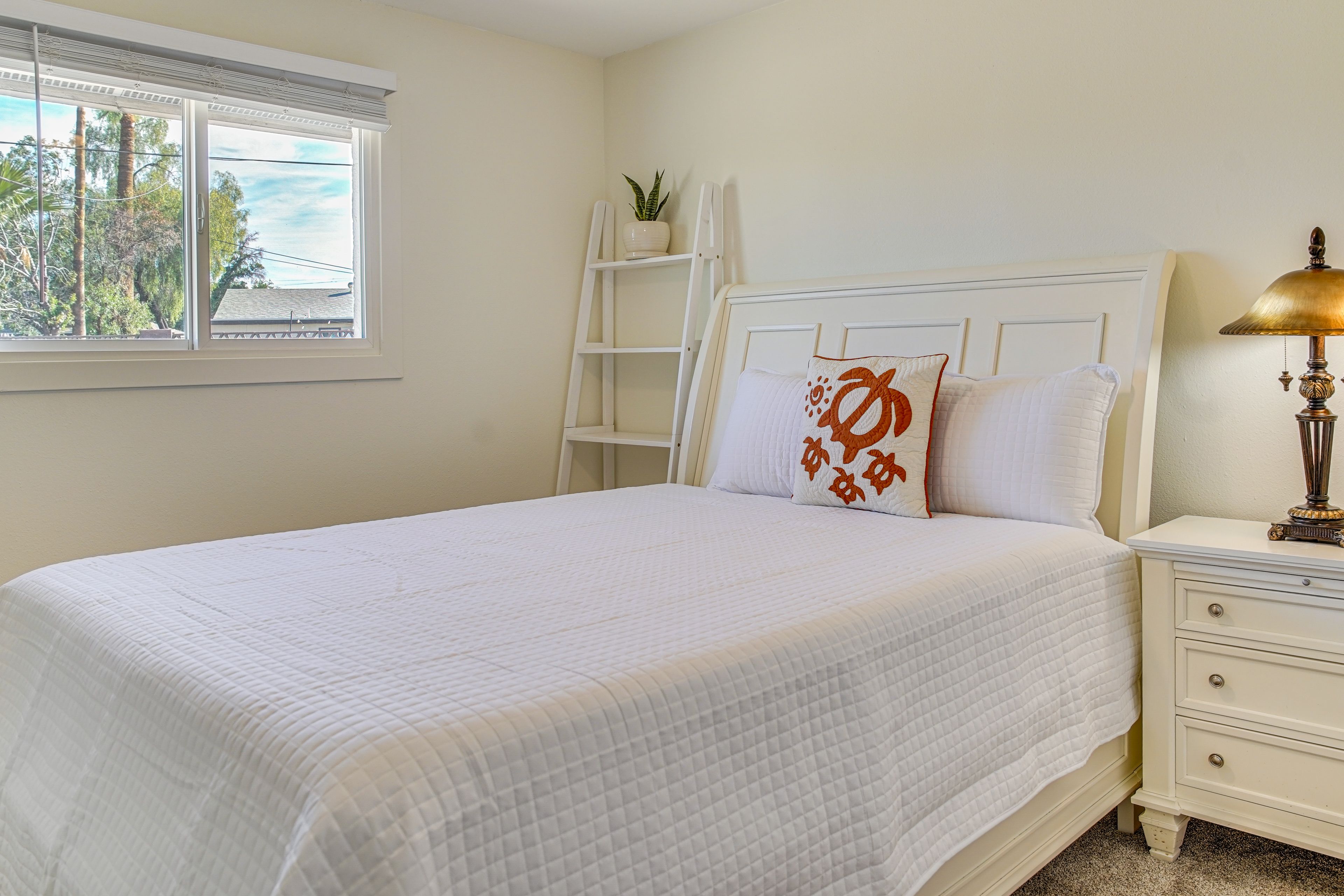 Bedroom 3 | Queen Bed