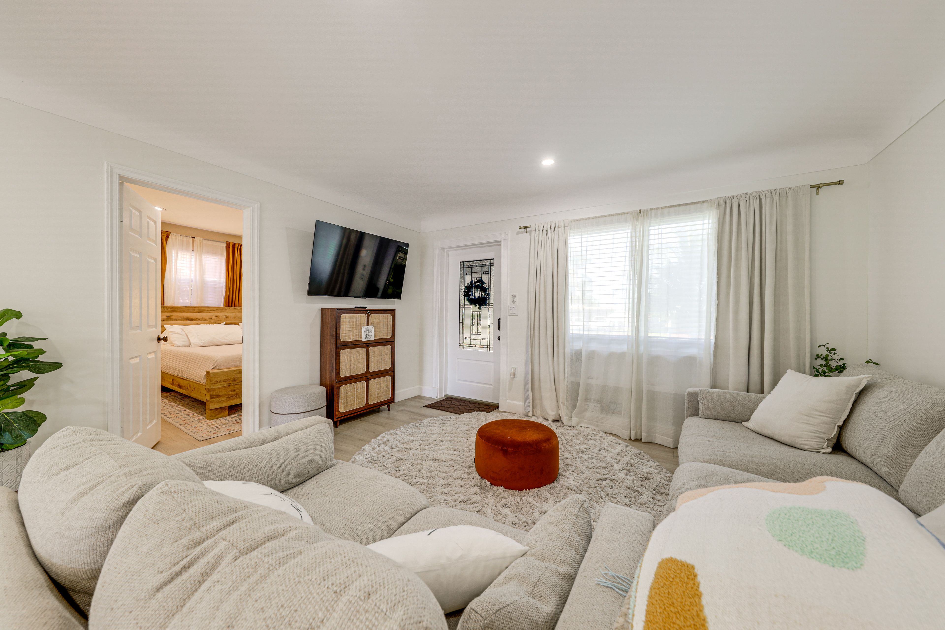 Living Room | Smart TV