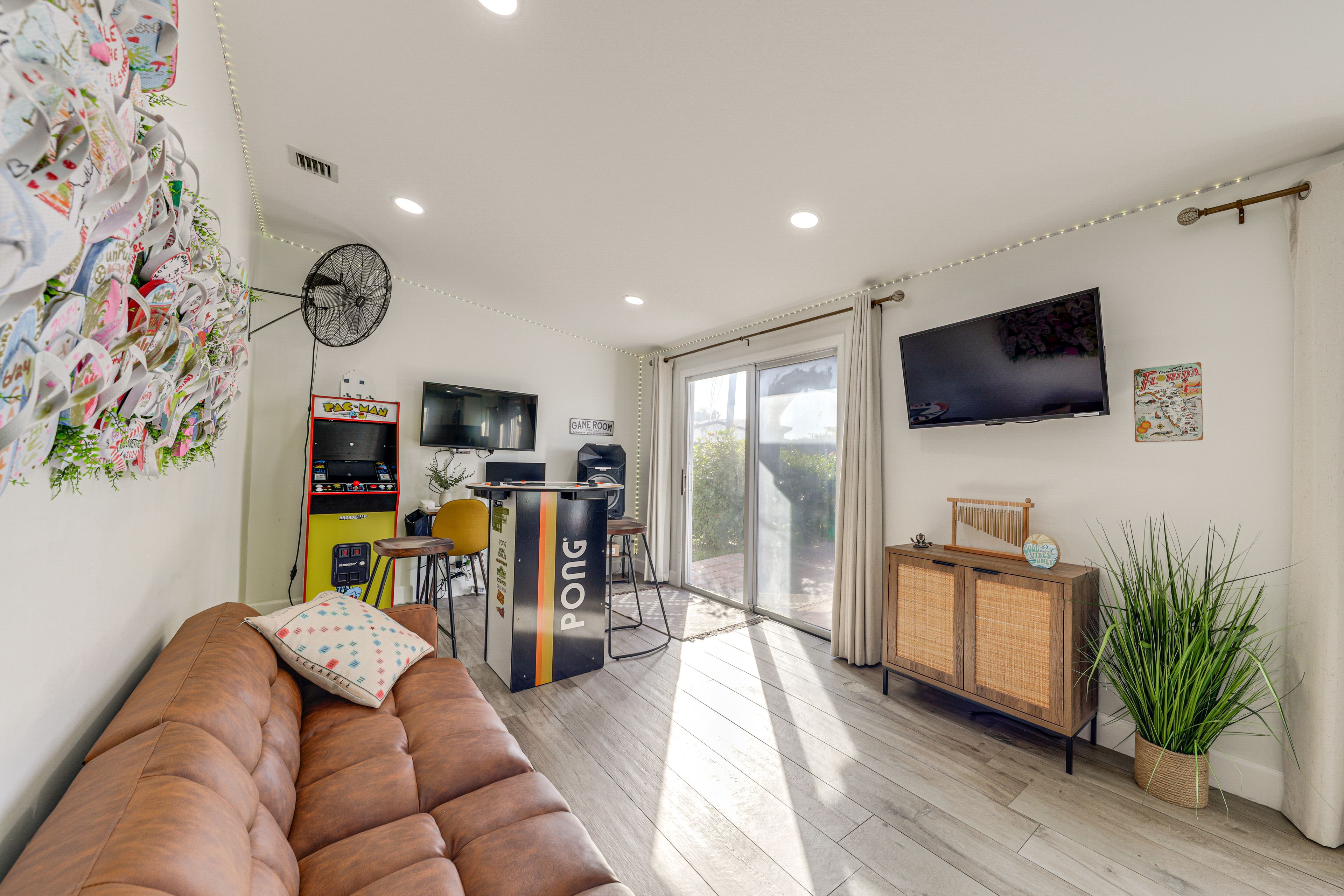 Game Room | Work Desk