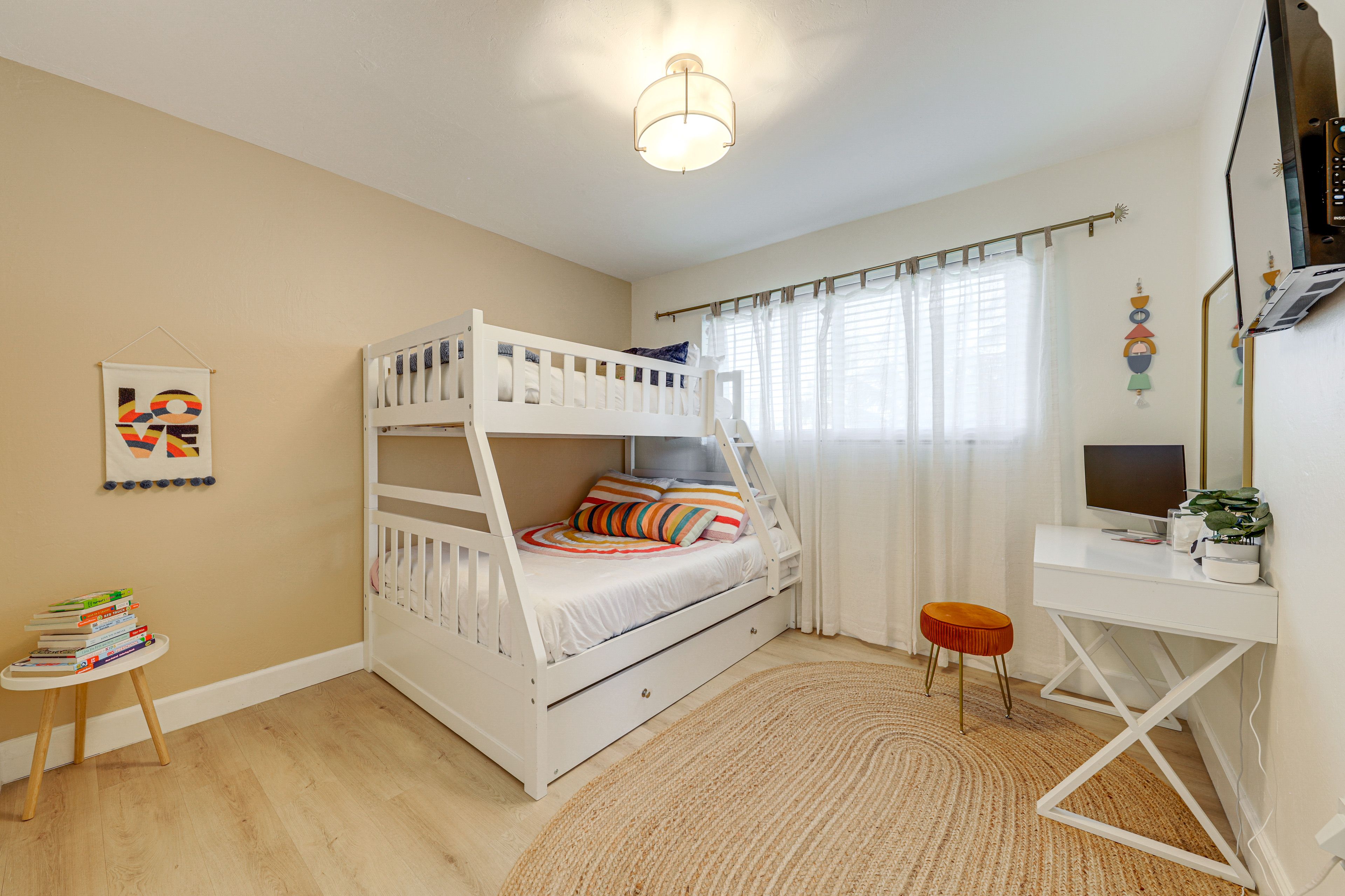 Bedroom 4 | Twin/Full Bunk Bed