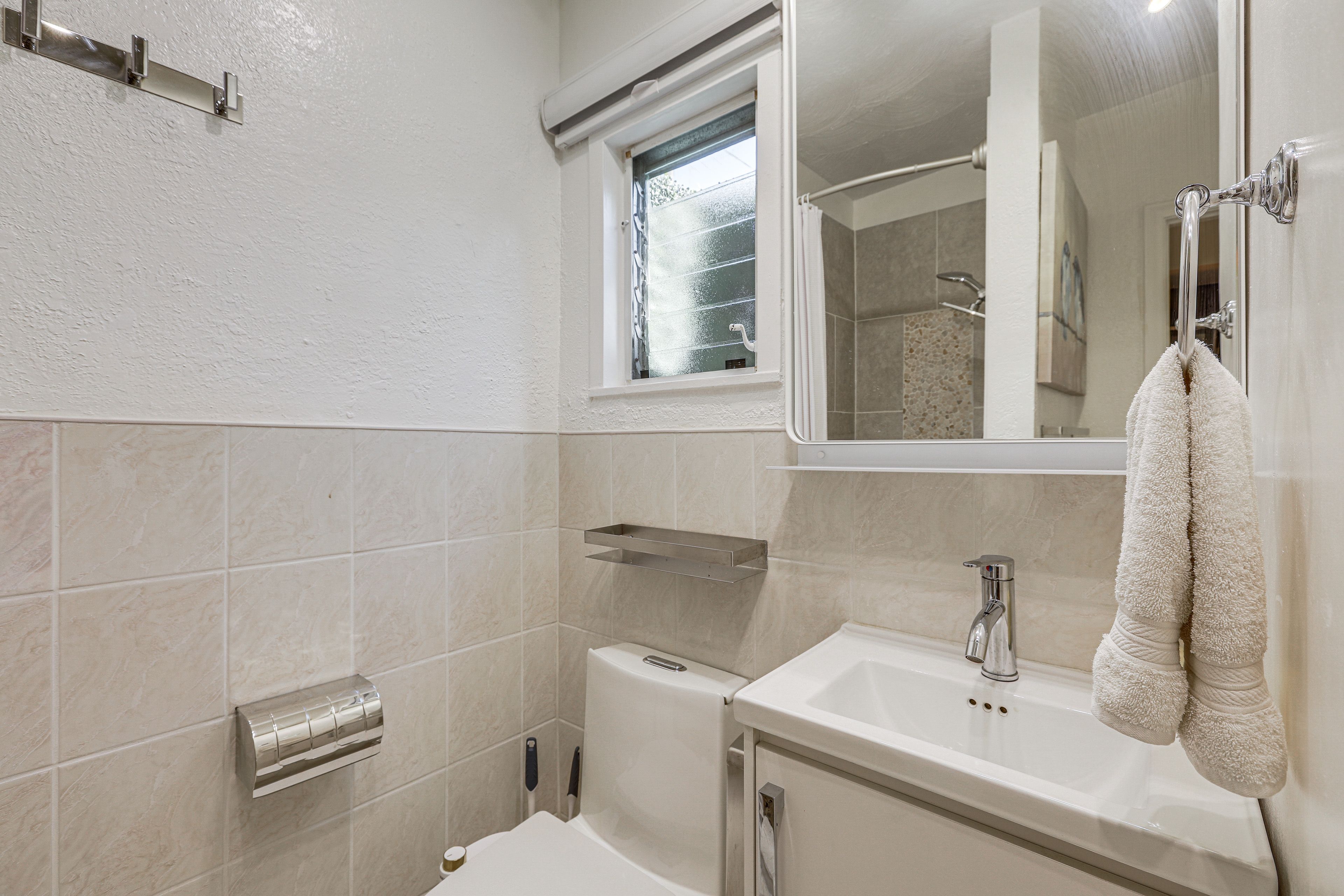 Bathroom | Towels Provided | Washer/Dryer
