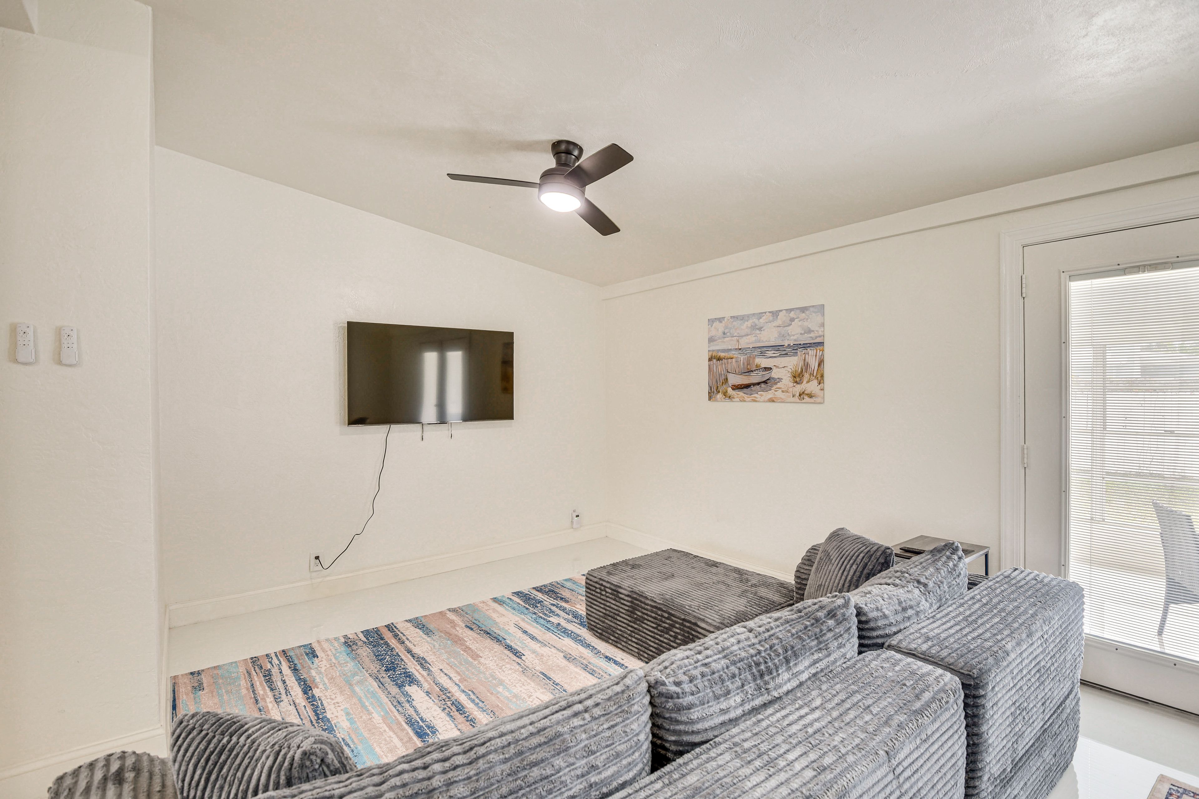 Living Room | Smart TV