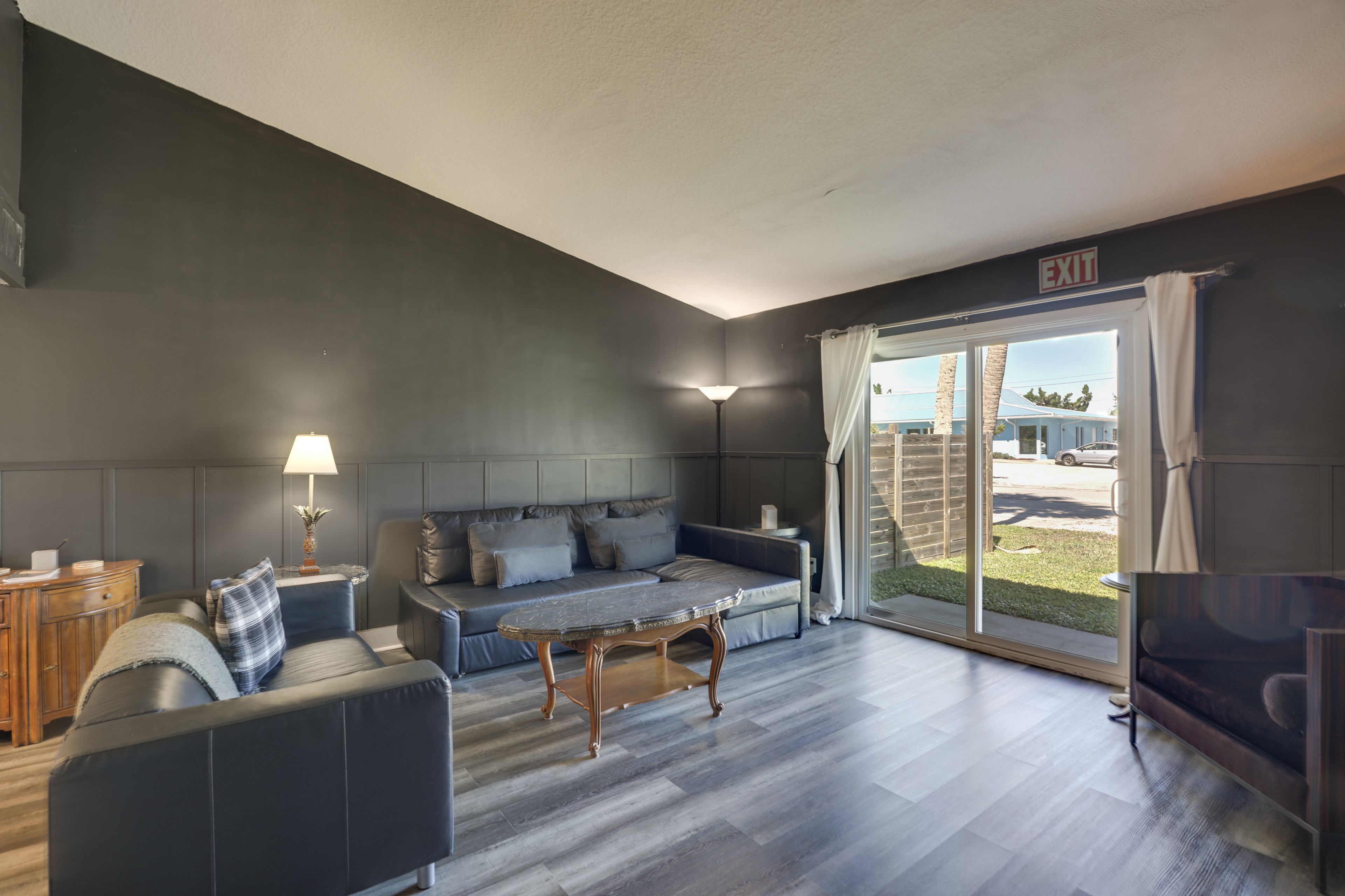 Living Room | Free WiFi | Queen Sleeper Sofa | Smart TV | 1st Floor