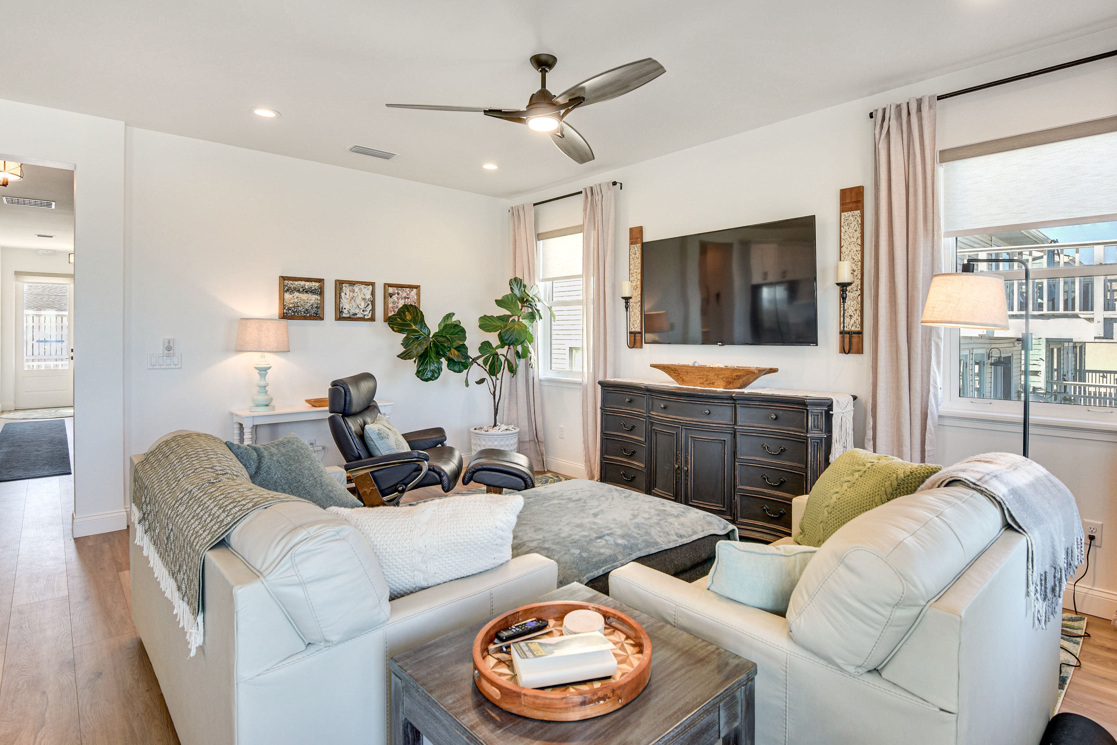 Living Room | Smart TV | Free WiFi