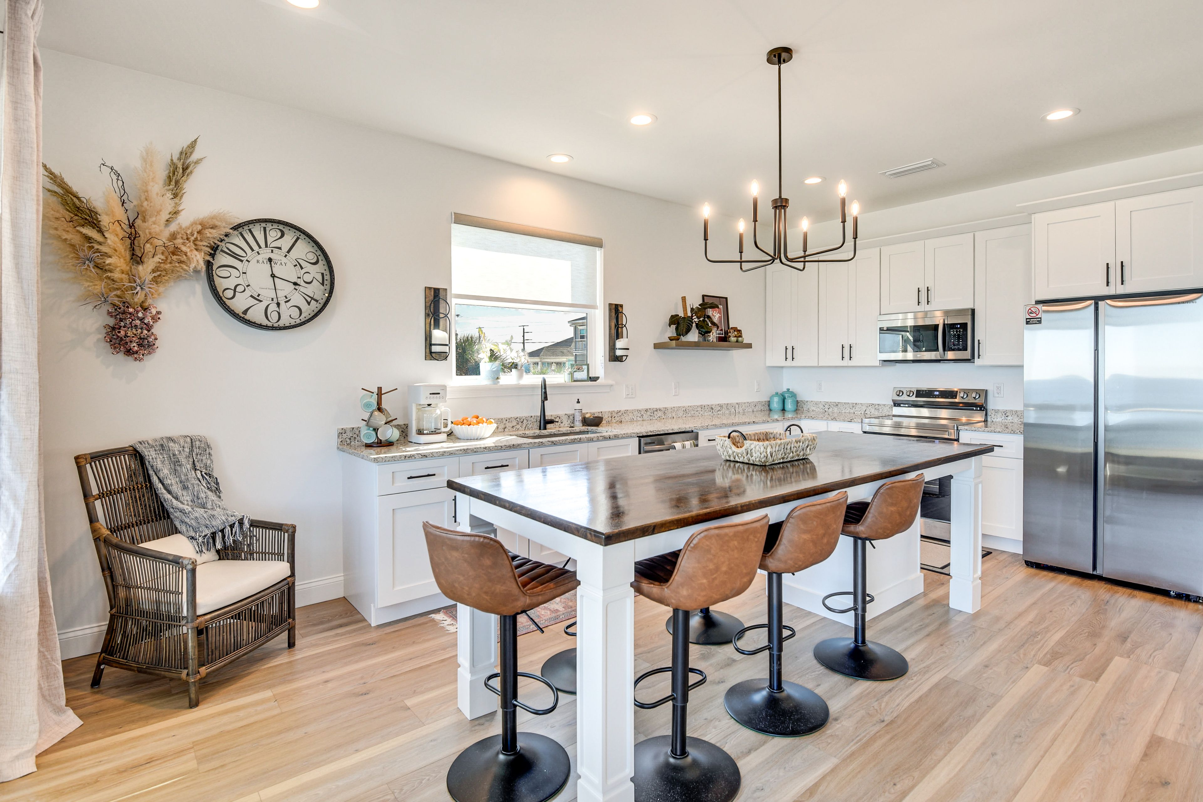 Kitchen | Dining Area | Dishware & Flatware