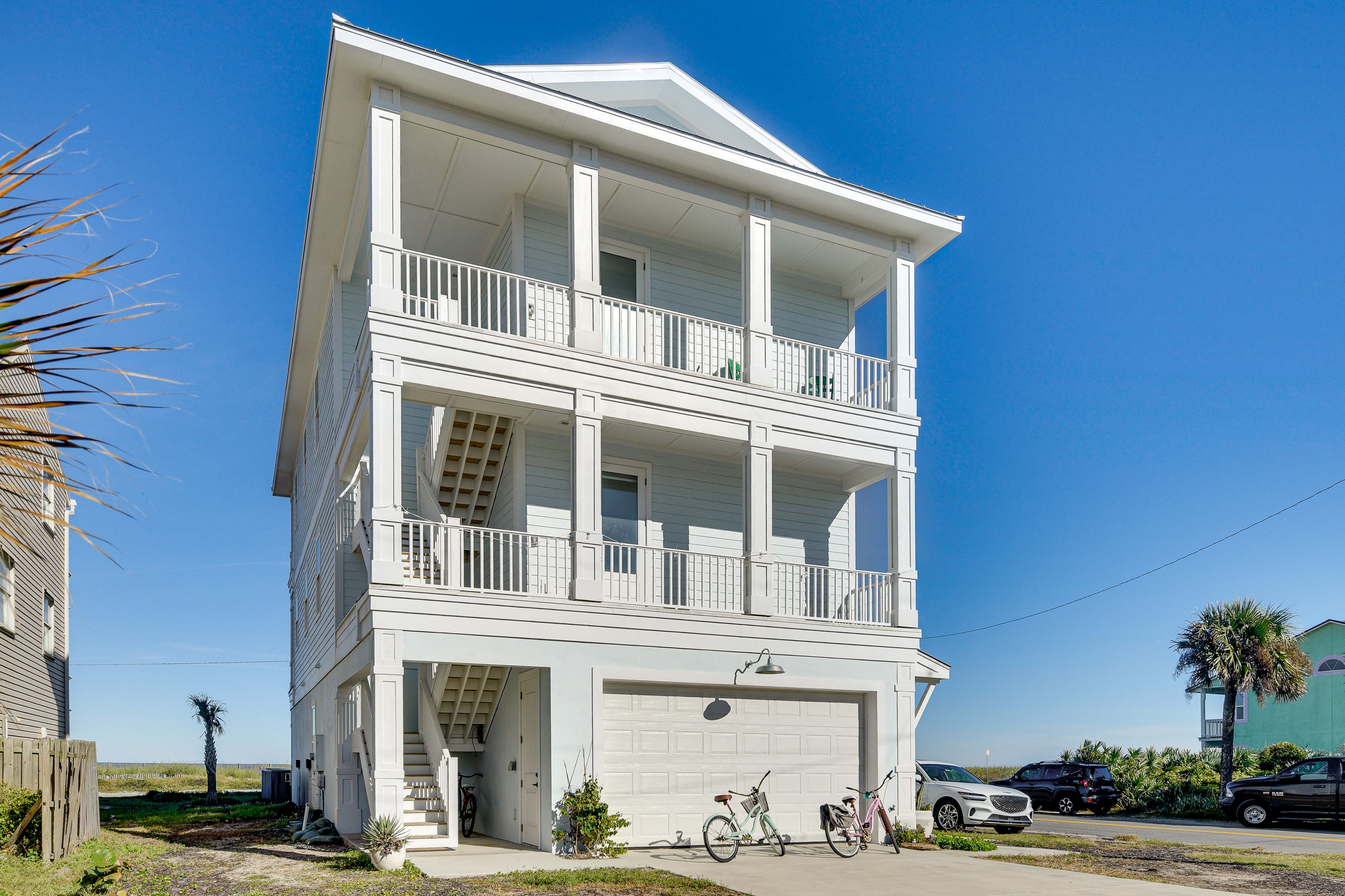 Parking | Driveway (1 Vehicle) | Trailer Parking Upon Request | Street