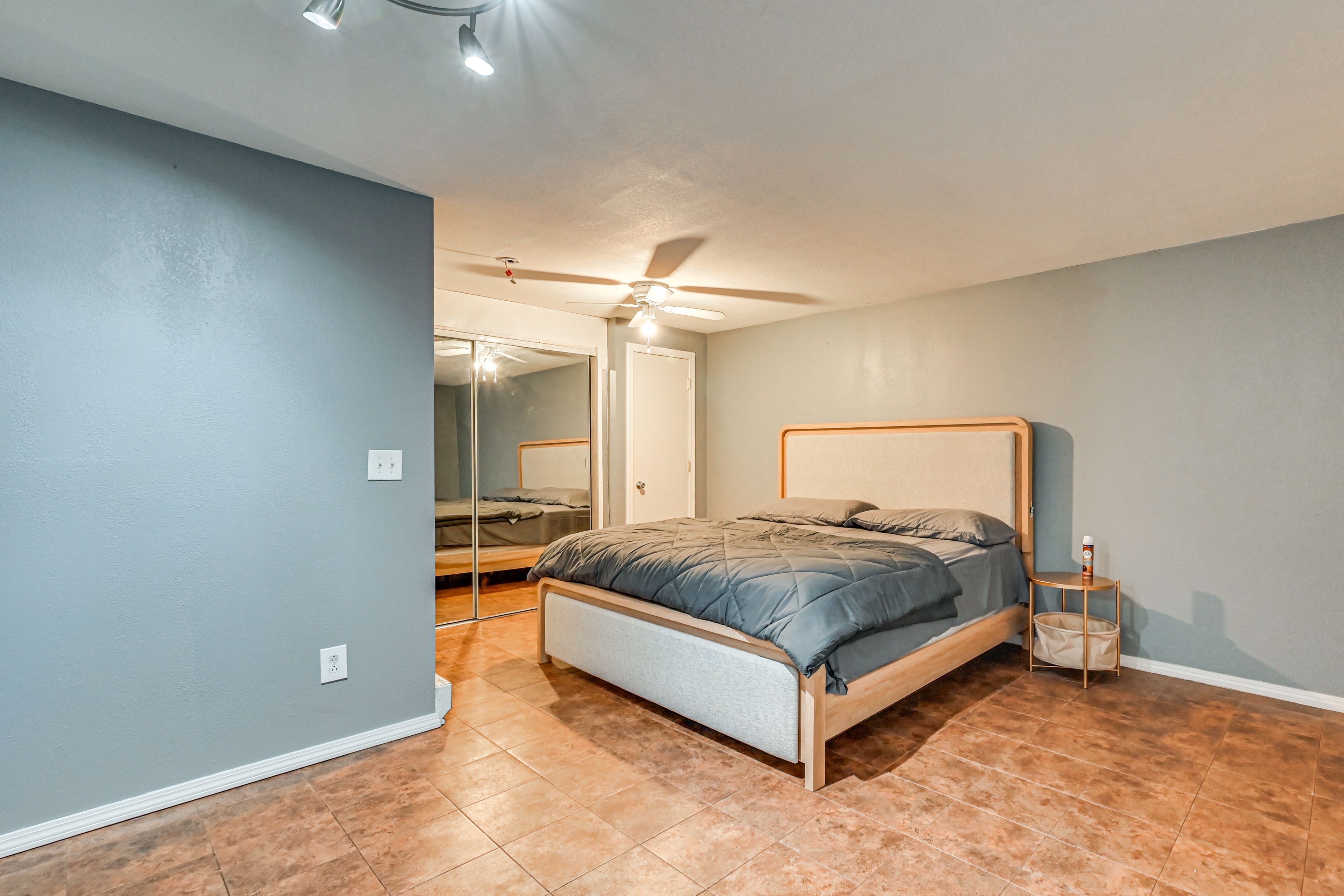 Bedroom 1 | King Bed | 1st Floor